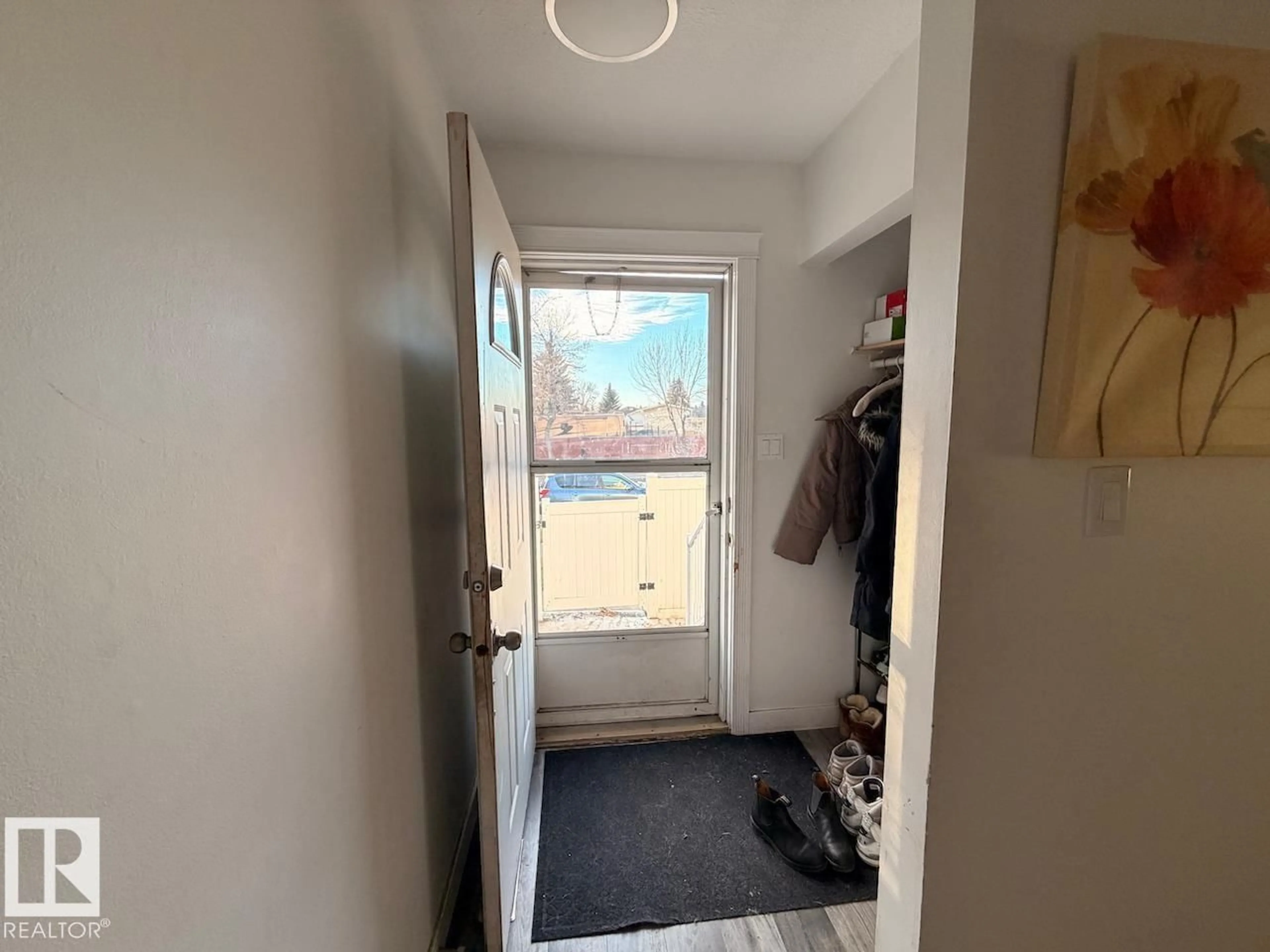 A pic of a room for 14597 121 ST, Edmonton Alberta T5X2S2