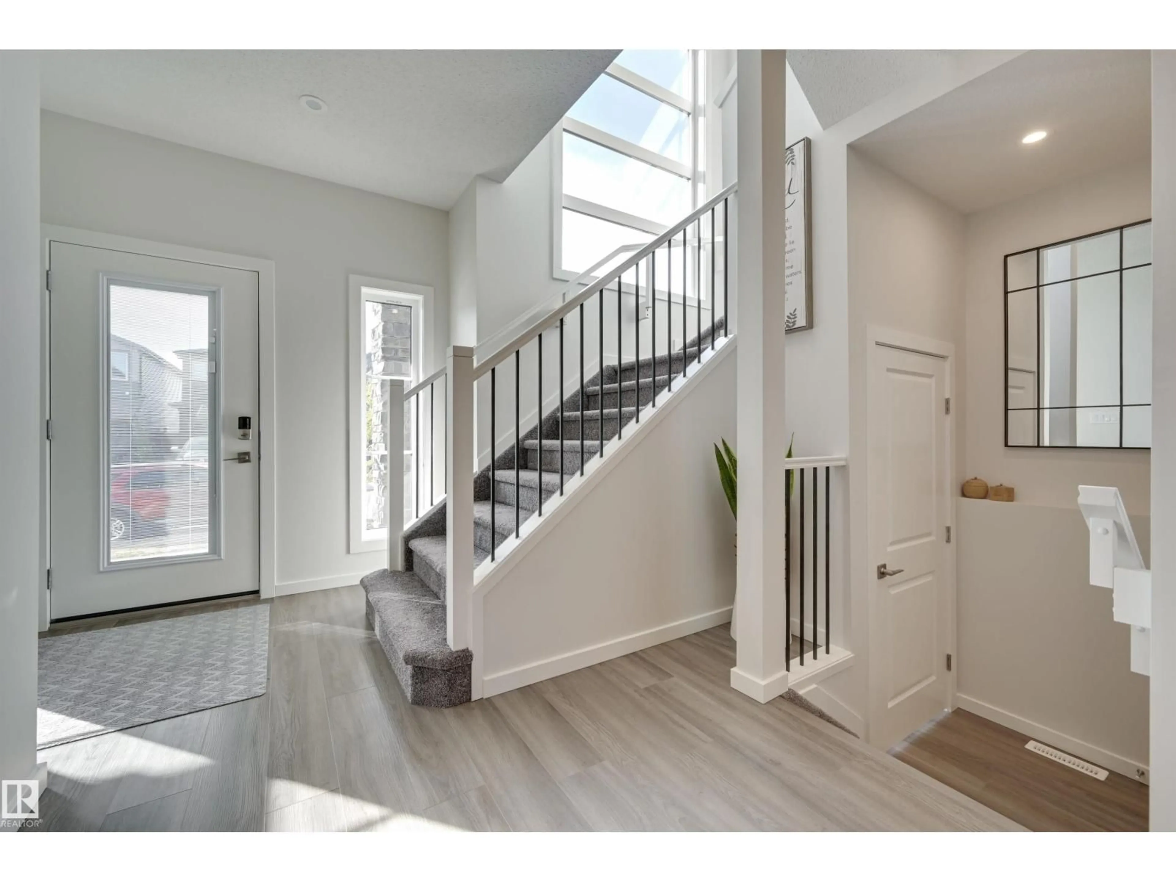 Indoor entryway for 163 CANTER WD, Sherwood Park Alberta T8H2Z4