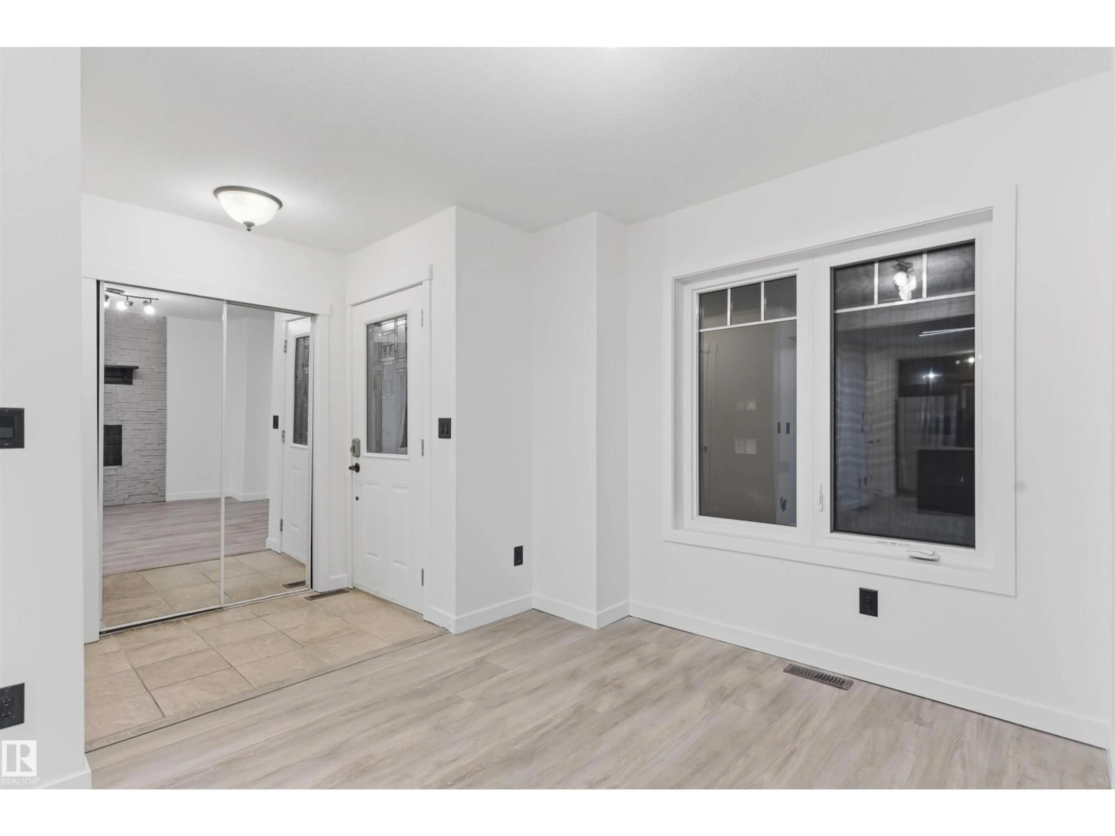 Indoor entryway for 11026 108 AV, Edmonton Alberta T5H3G4
