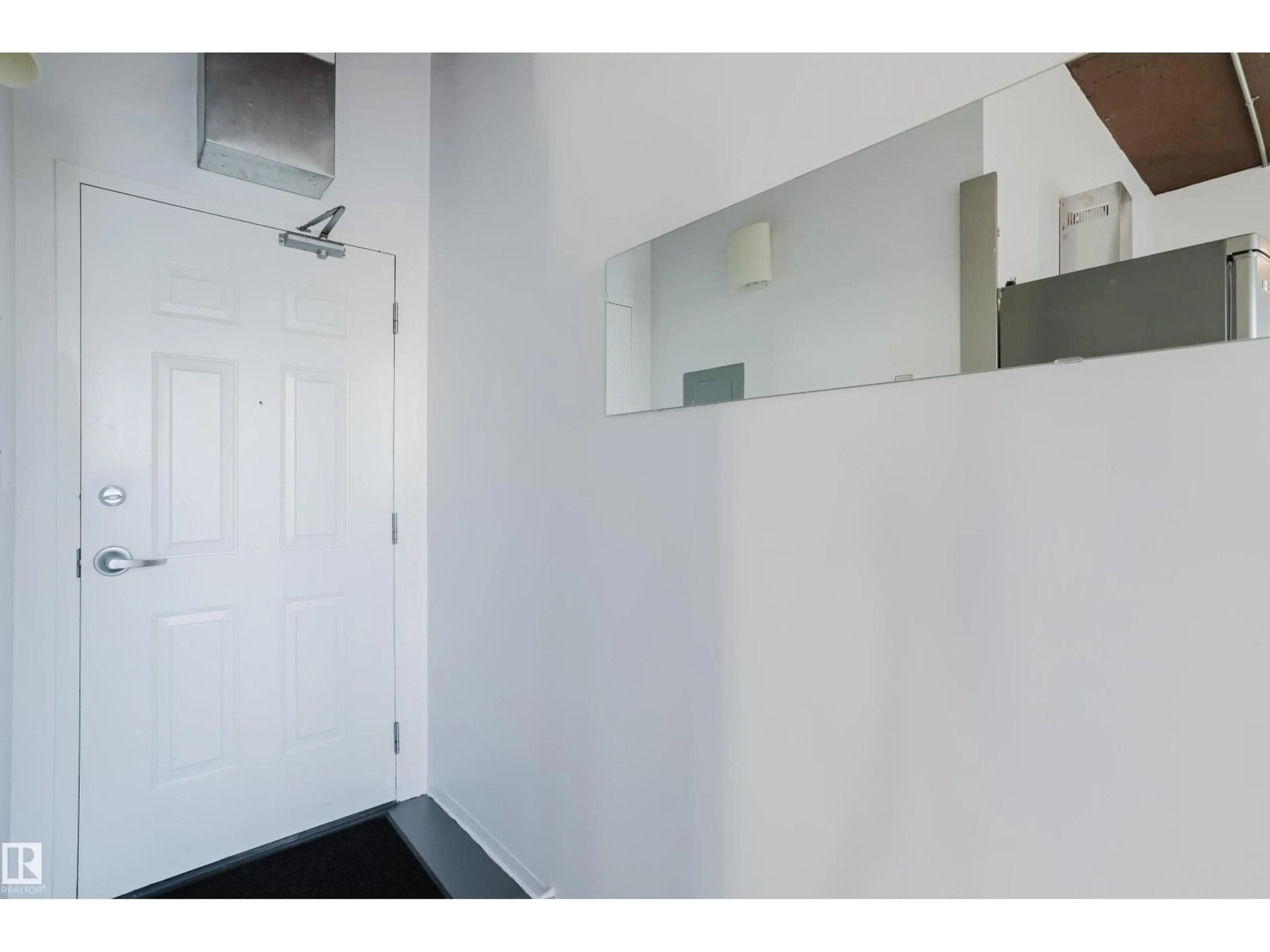 Indoor foyer for 1105 - 10024 JASPER AV, Edmonton Alberta T5J1R9