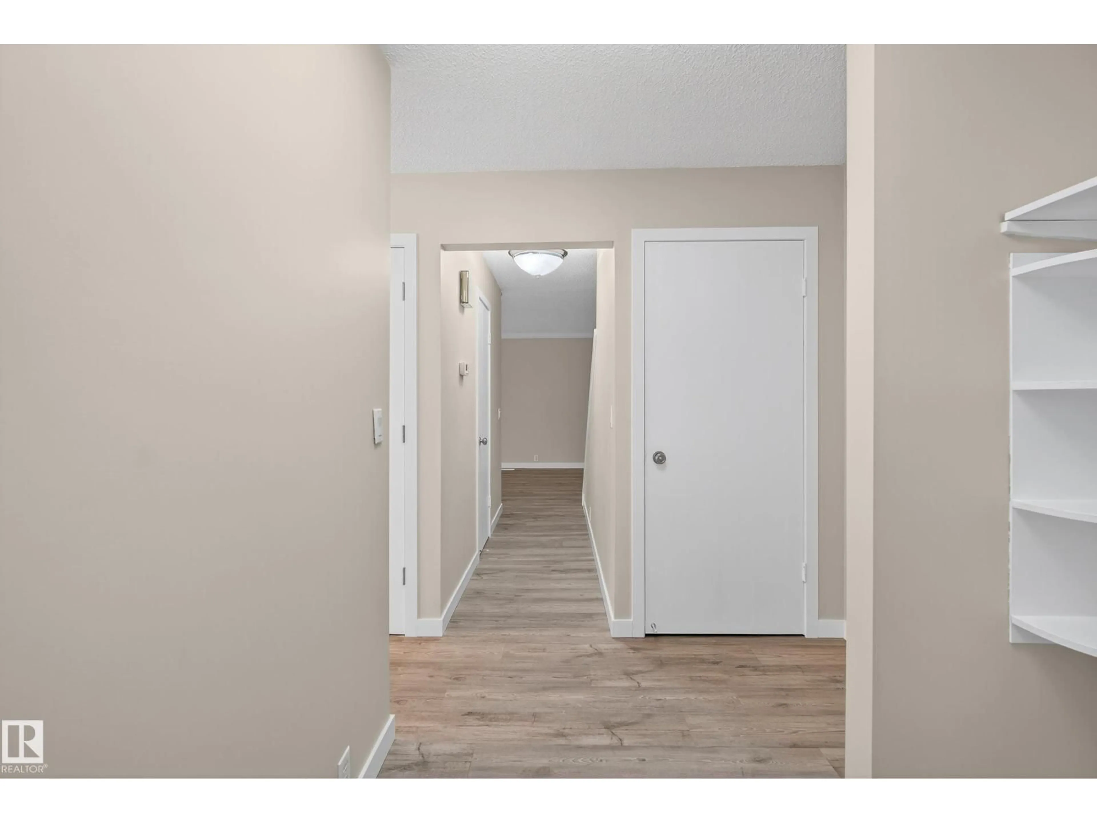Indoor entryway for 8421 MILL WOODS RD, Edmonton Alberta T6K2P6