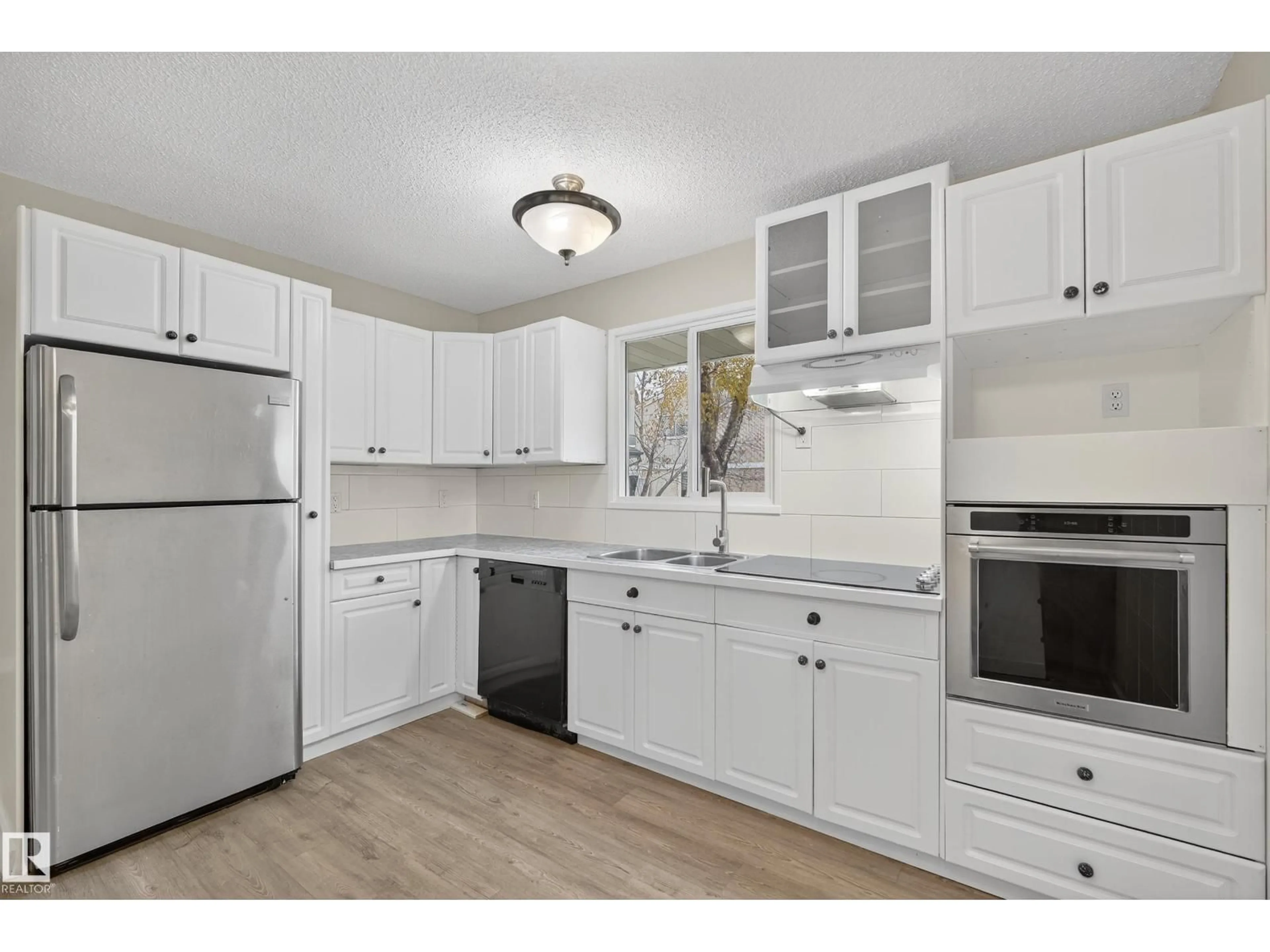 Standard kitchen, unknown for 8421 MILL WOODS RD, Edmonton Alberta T6K2P6