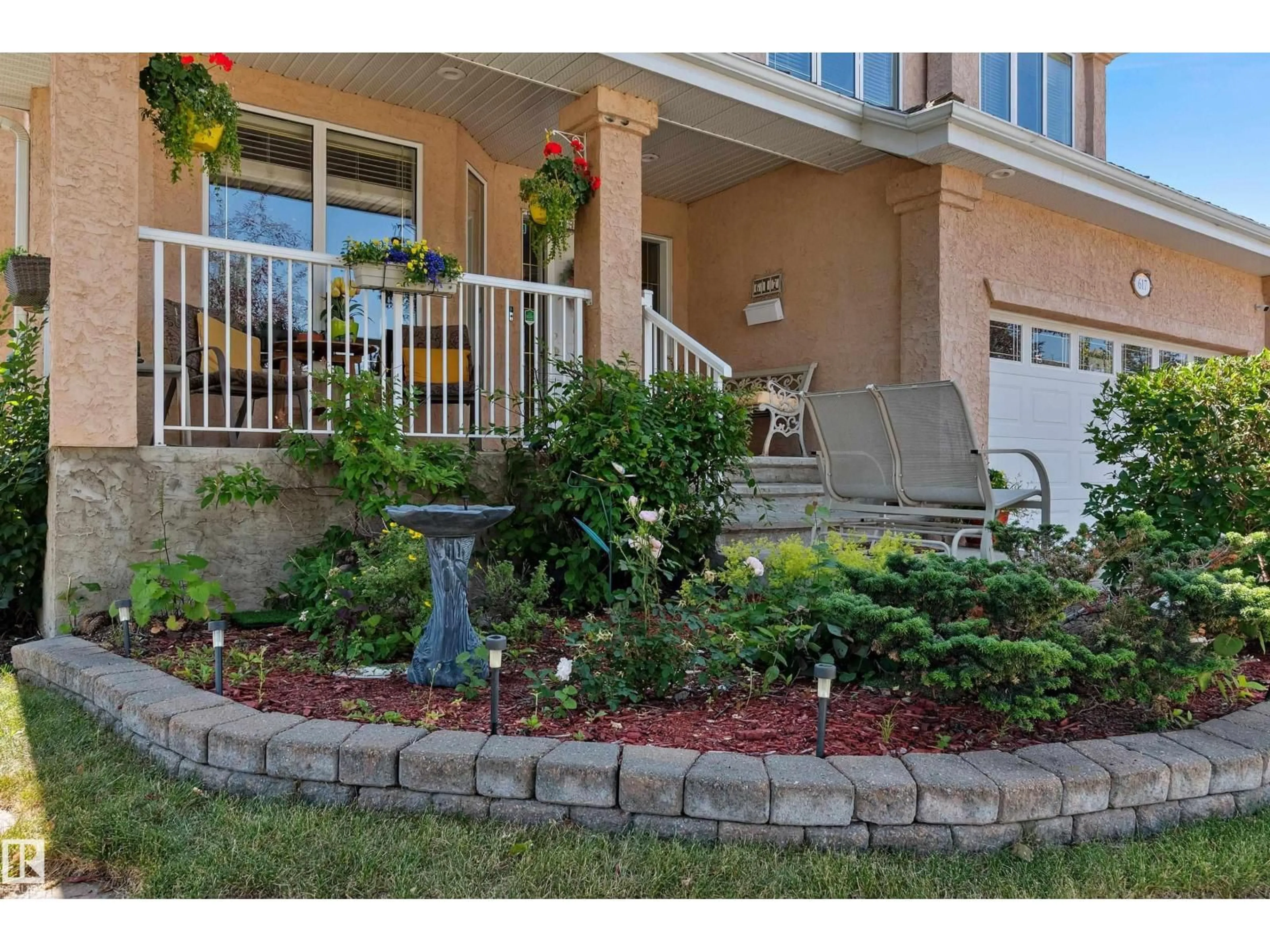 Patio, street for 617 DALHOUSIE CR, Edmonton Alberta T6M2T4