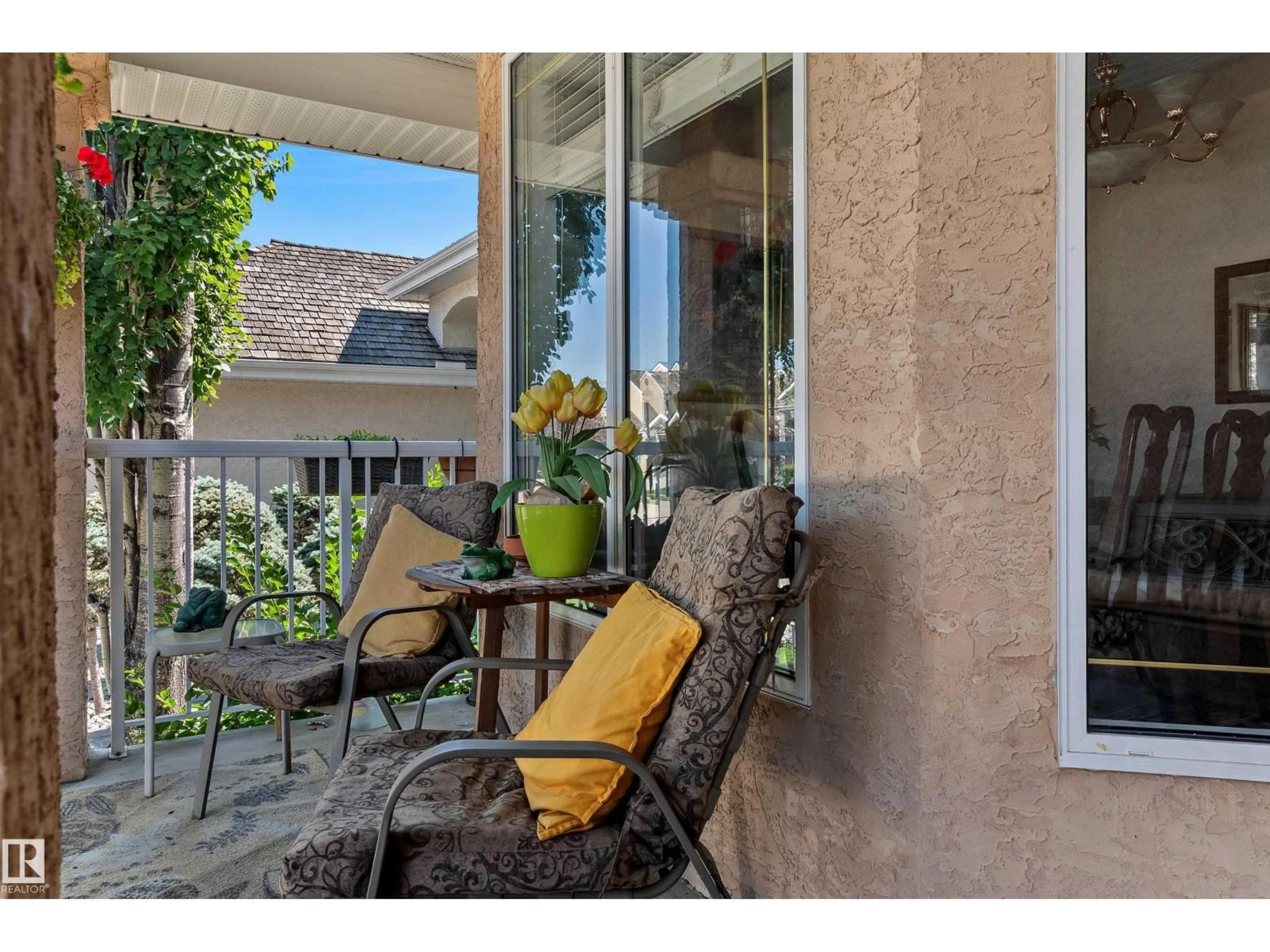 Patio, street for 617 DALHOUSIE CR, Edmonton Alberta T6M2T4