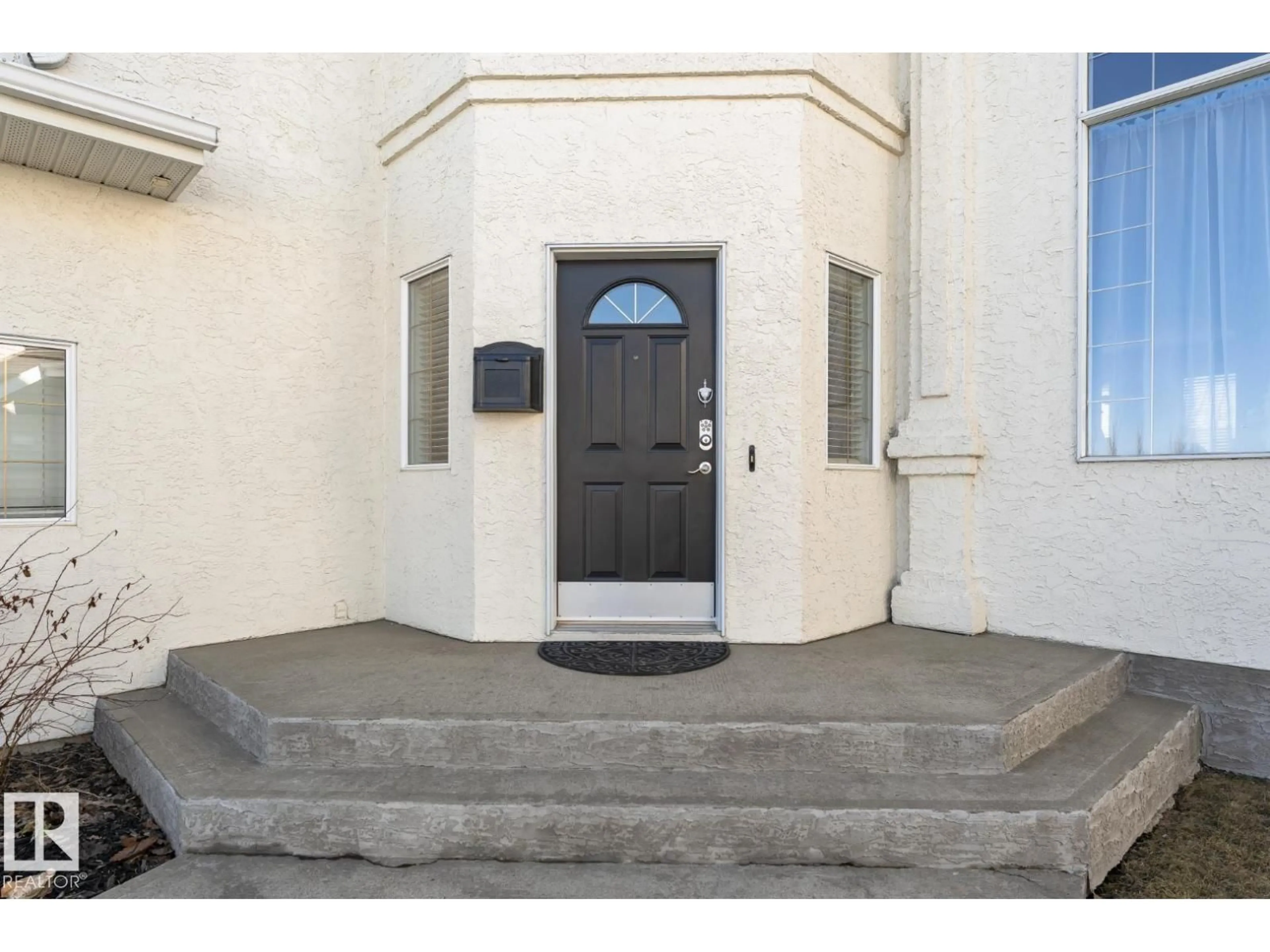 Indoor entryway for 12927 HUDSON WY, Edmonton Alberta T6V1M4