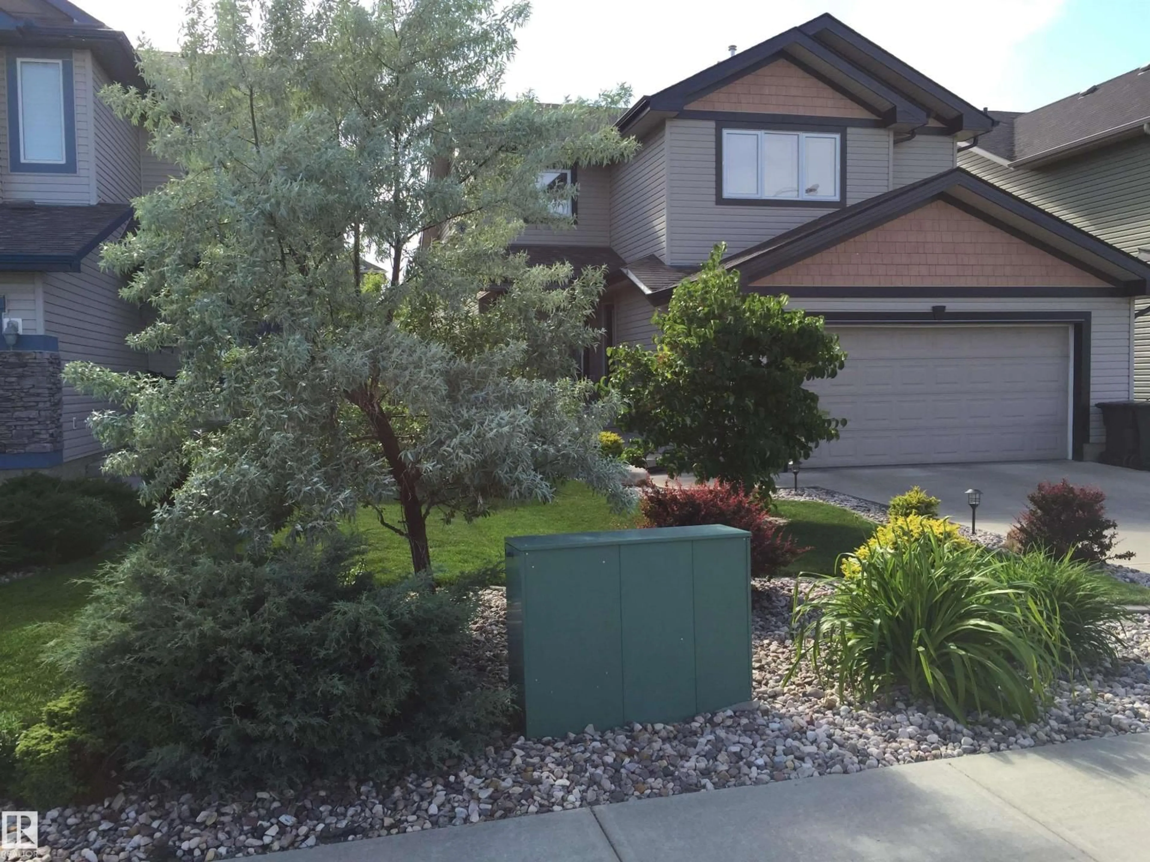 Home with vinyl exterior material, street for 285 CORNWALL RD, Sherwood Park Alberta T8H2S9