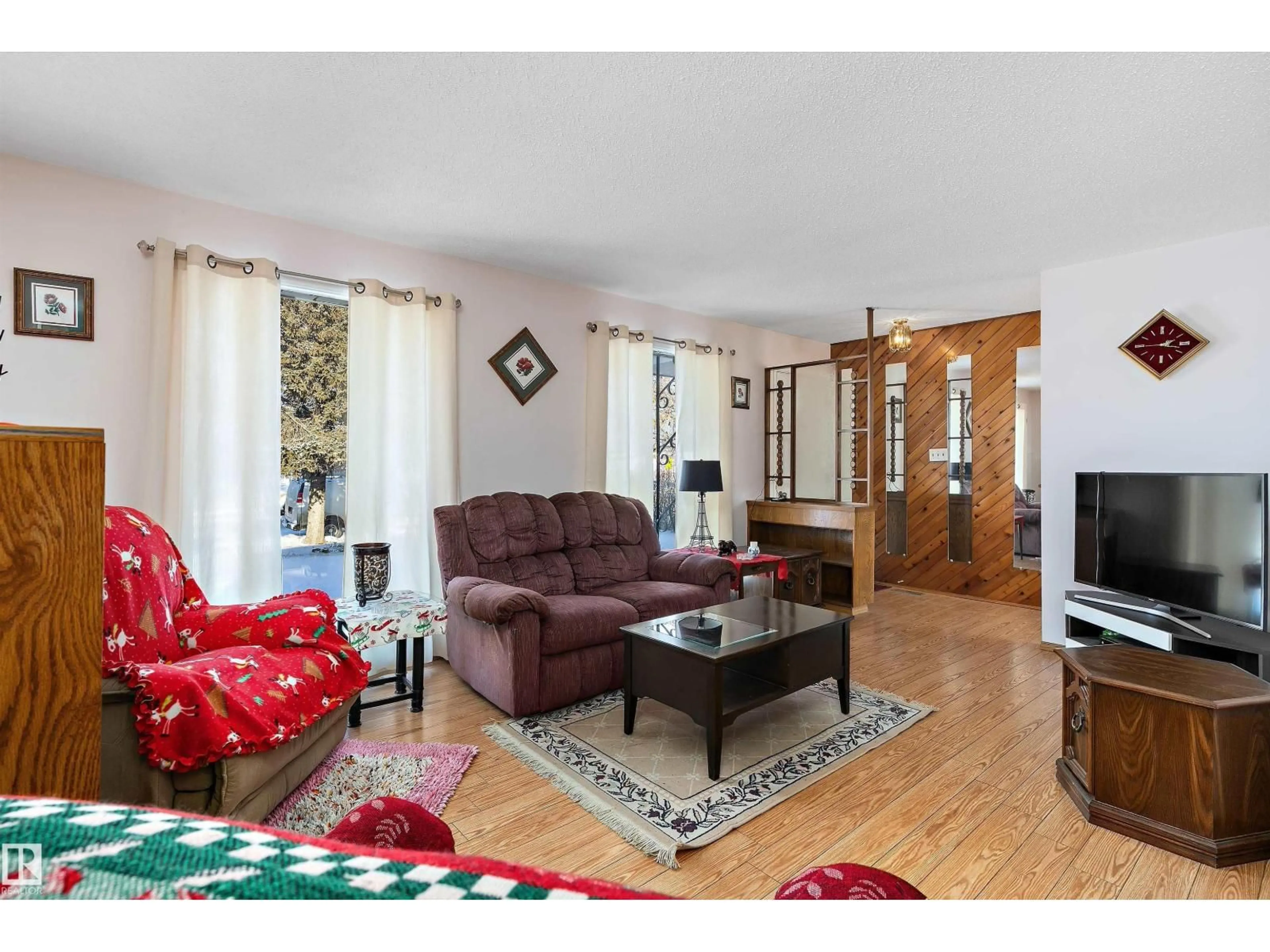 Living room with furniture, unknown for 152 CORINTHIA DR, Leduc Alberta T9E4G3