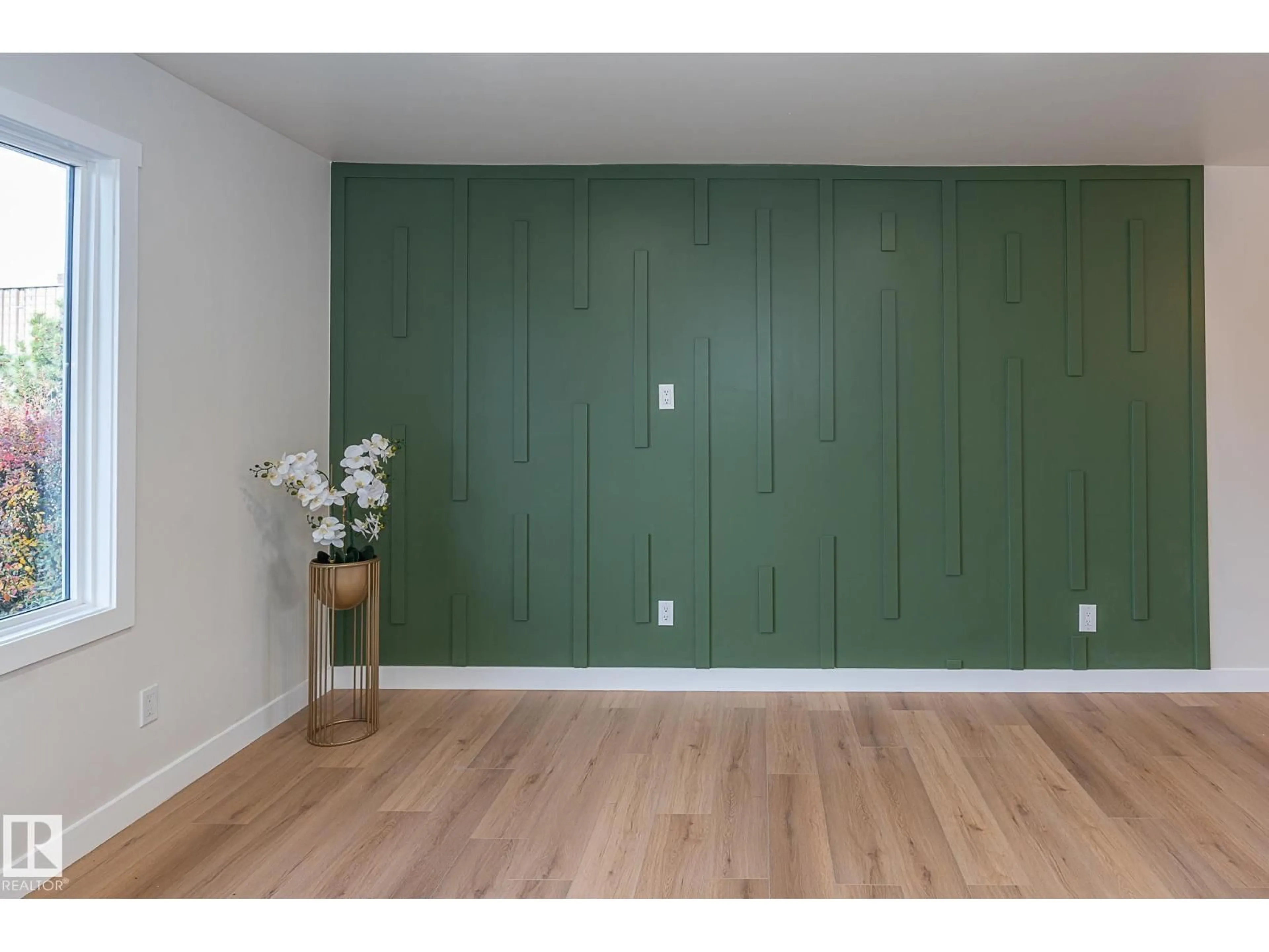 Indoor entryway for 6807 98A AV, Edmonton Alberta T6A0B9