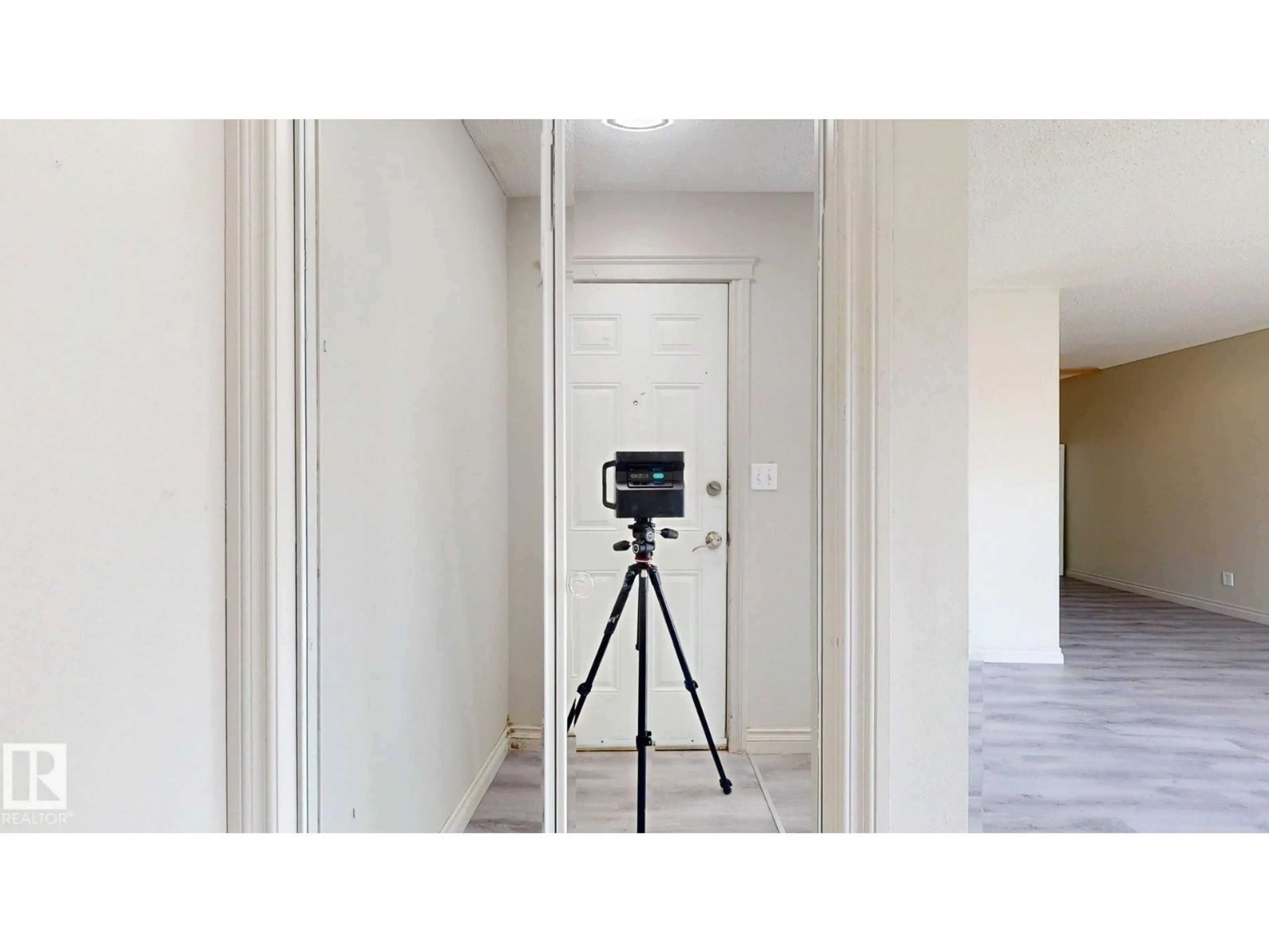 A pic of a room for 1508 62 ST, Edmonton Alberta T6L1S8