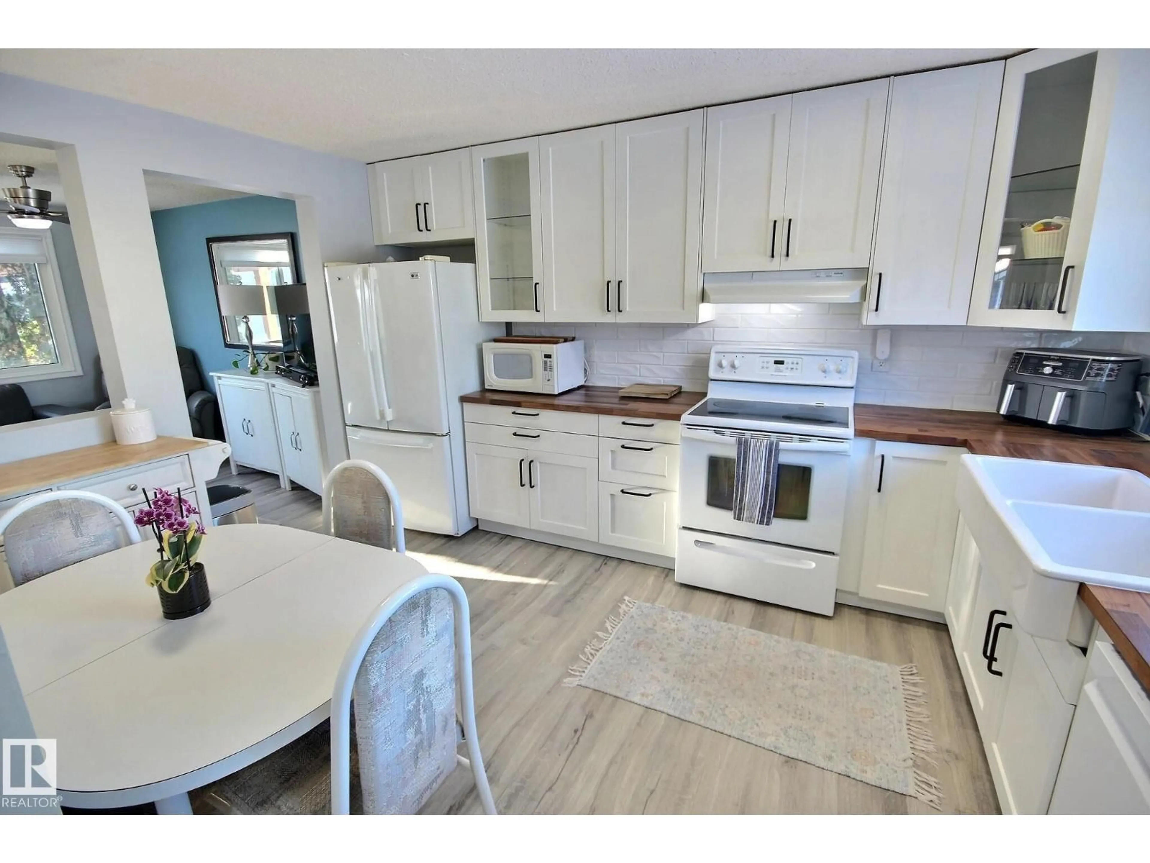 Open concept kitchen, unknown for 3519 16A AV, Edmonton Alberta T6L2N3