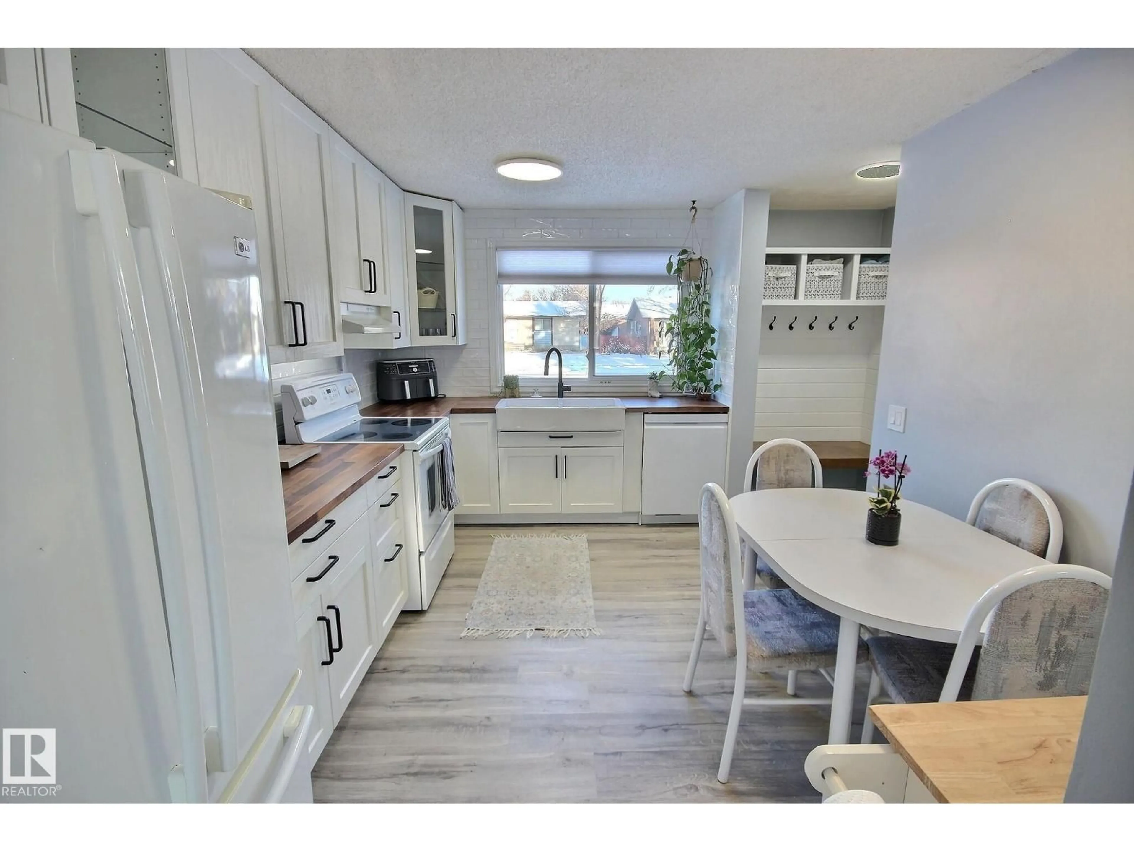 Open concept kitchen, unknown for 3519 16A AV, Edmonton Alberta T6L2N3