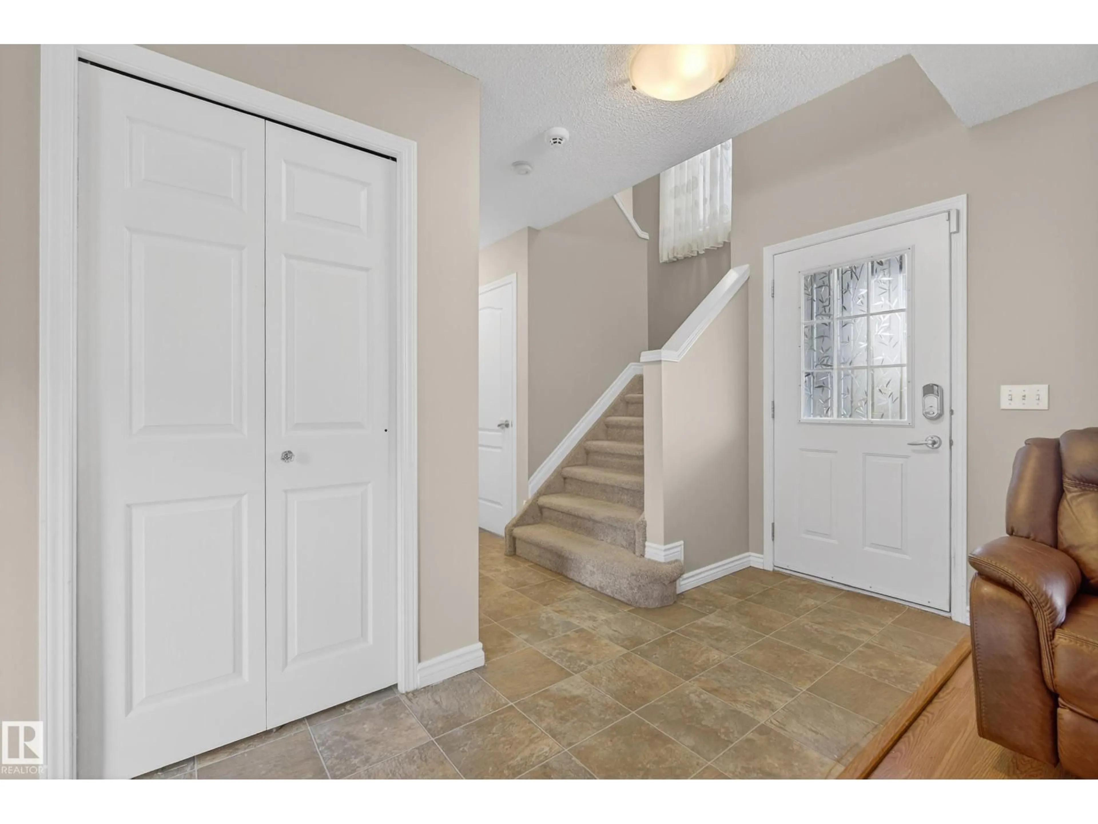 Indoor entryway for 75 ERIE ST, Devon Alberta T9G2G3