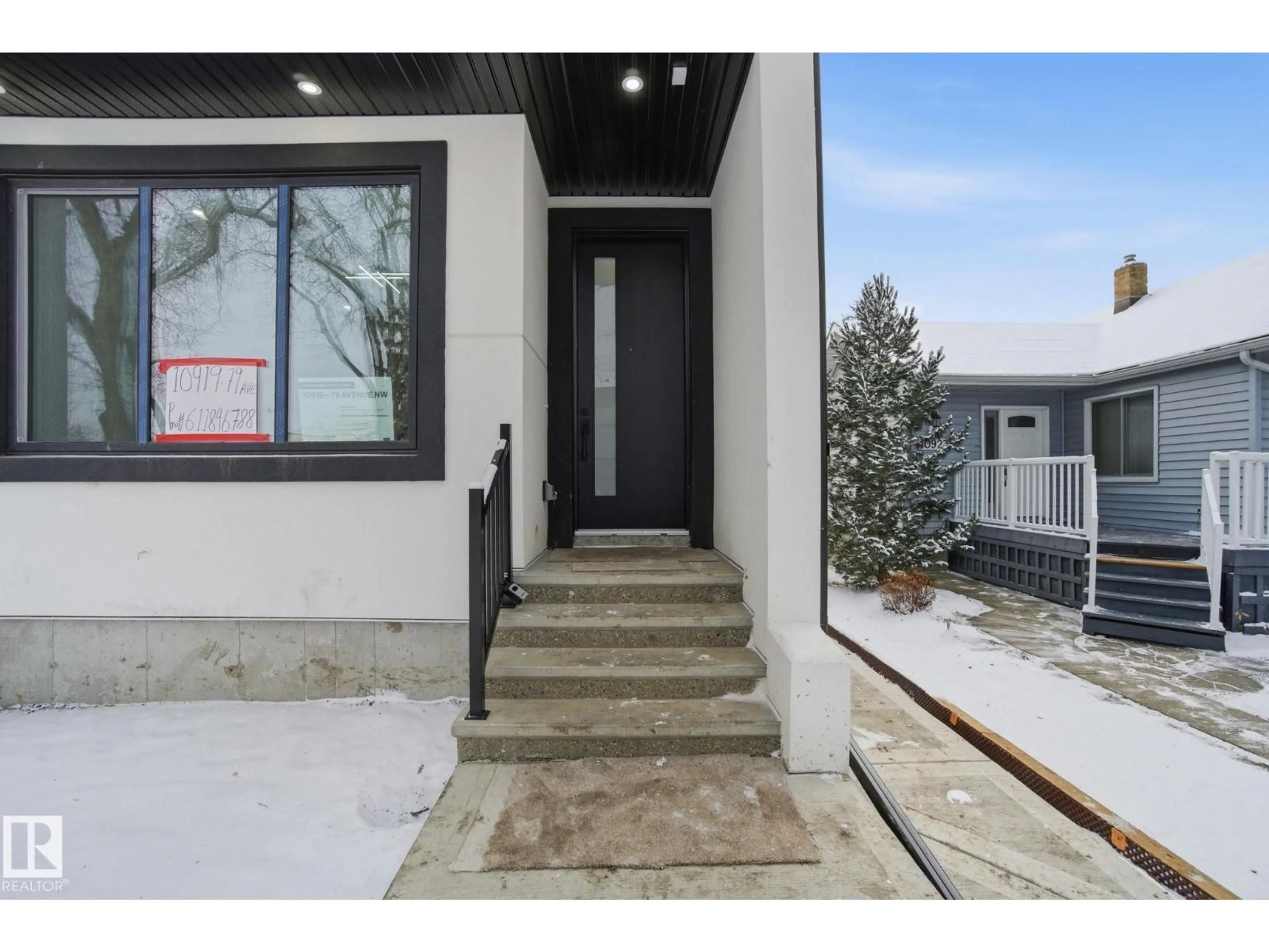 Indoor entryway for 10919 79 AV, Edmonton Alberta T6G0P1