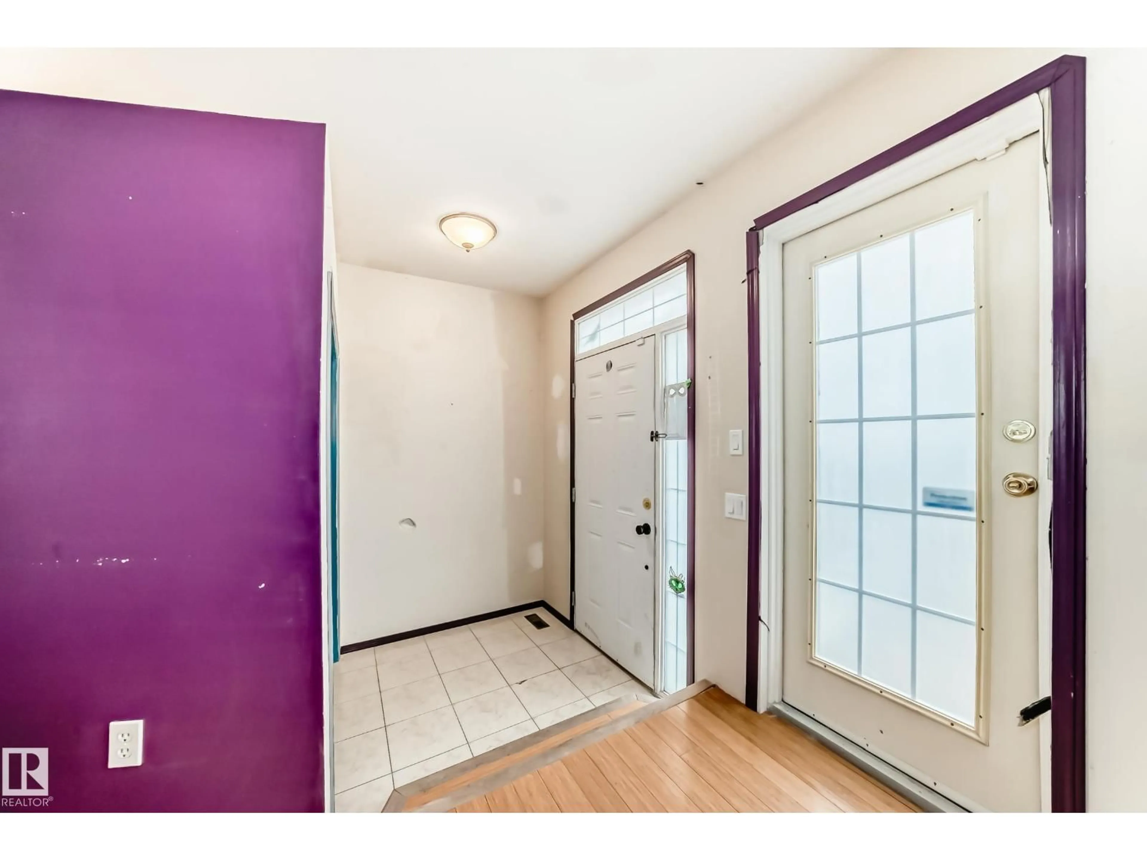 Indoor entryway for NW - 11642 103 AV, Edmonton Alberta T5H2W6