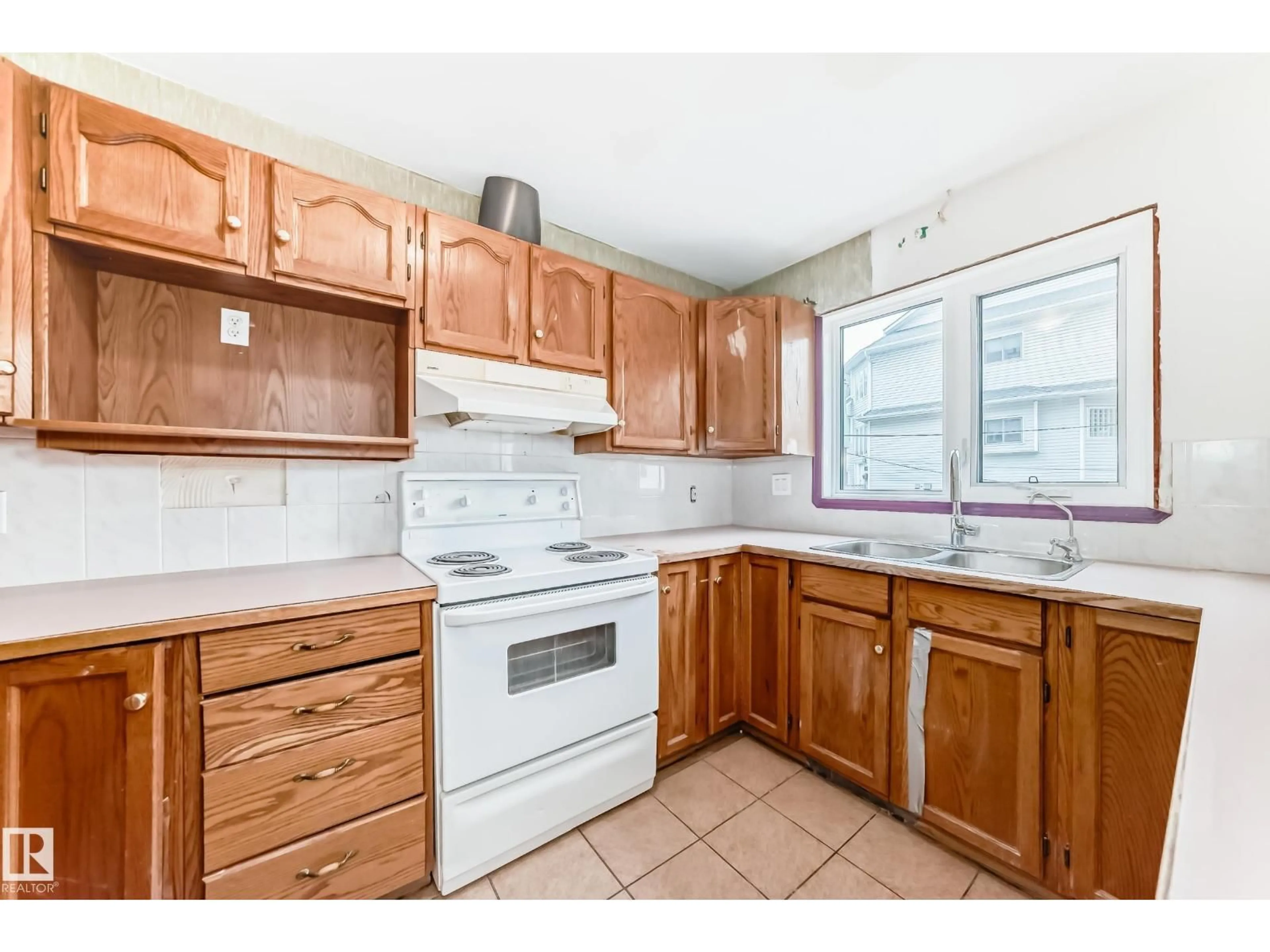 Standard kitchen, unknown for NW - 11642 103 AV, Edmonton Alberta T5H2W6