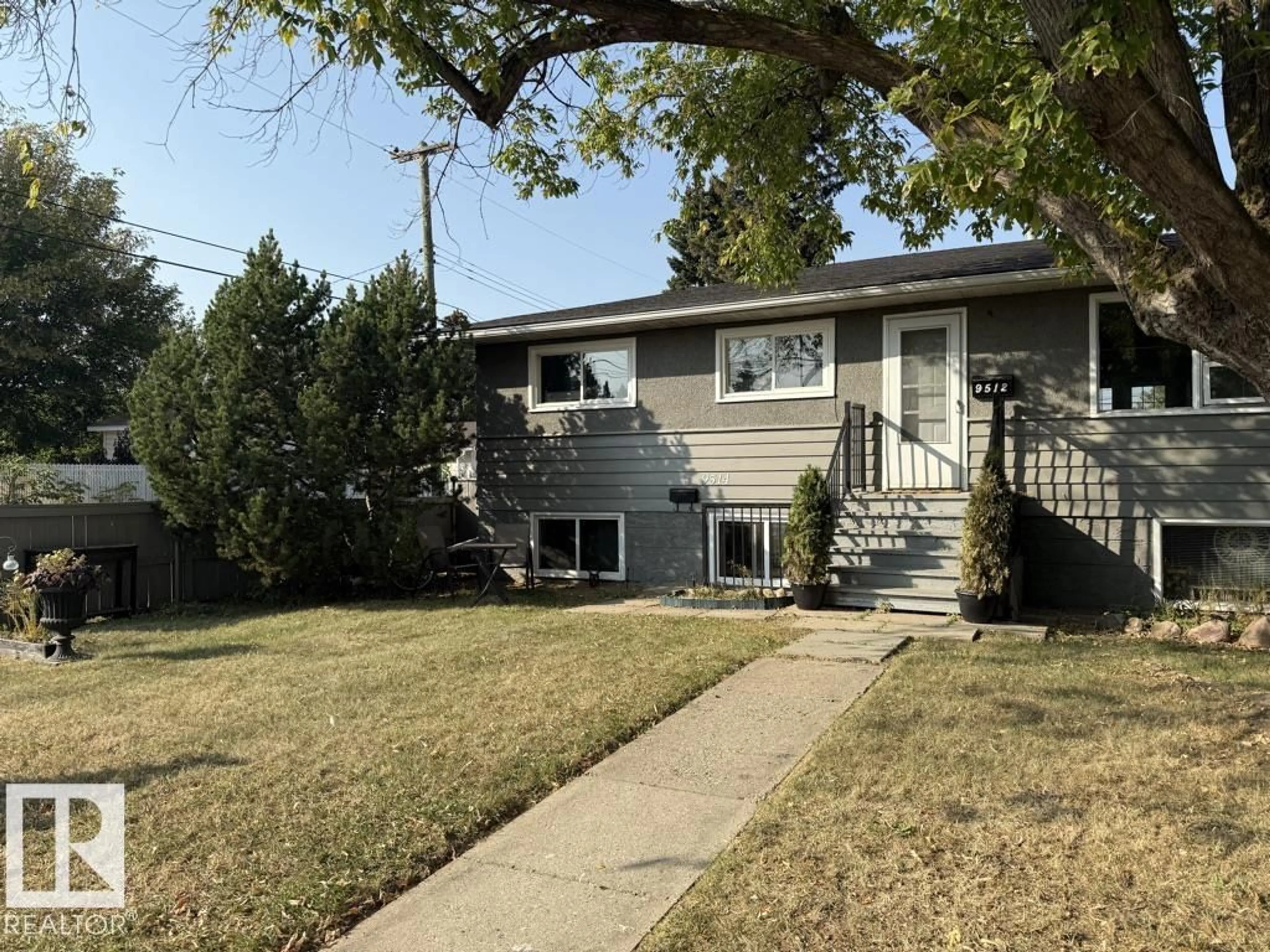 Home with vinyl exterior material, street for 9512/9514 128 AV, Edmonton Alberta T5E0H6