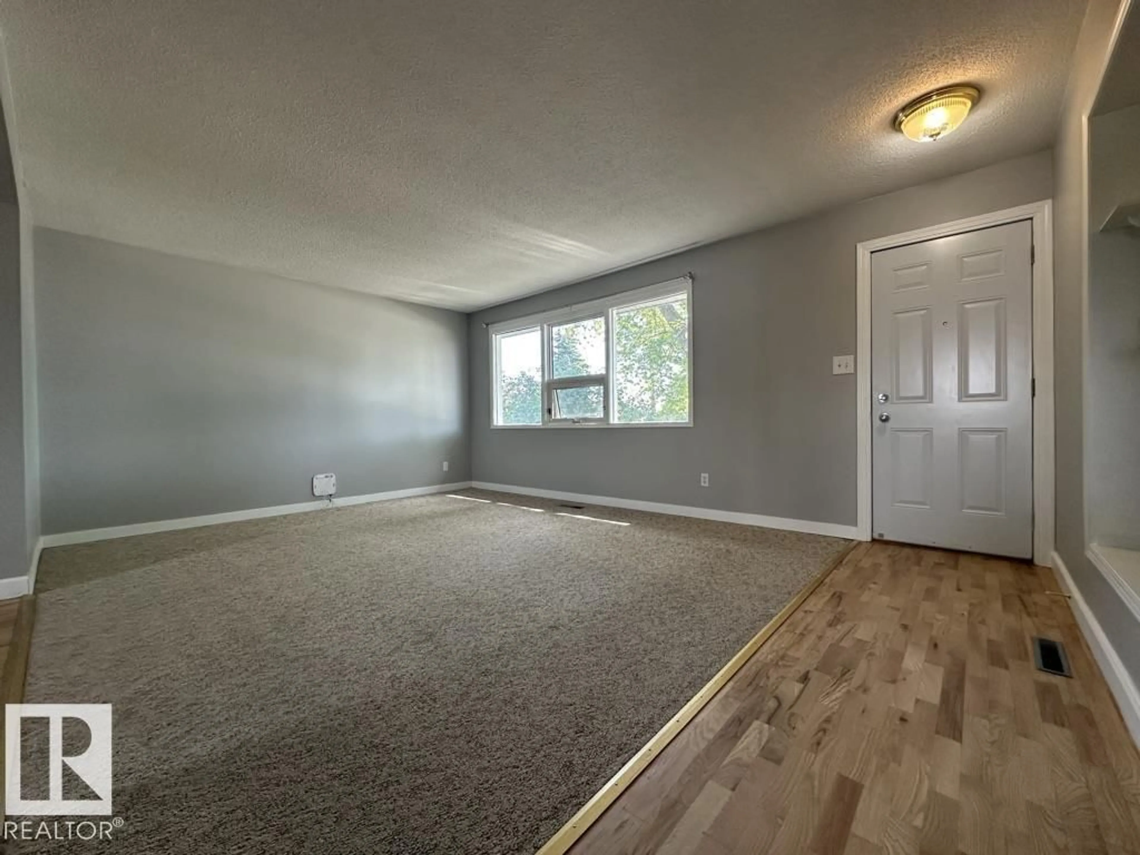 A pic of a room for 9512/9514 128 AV, Edmonton Alberta T5E0H6