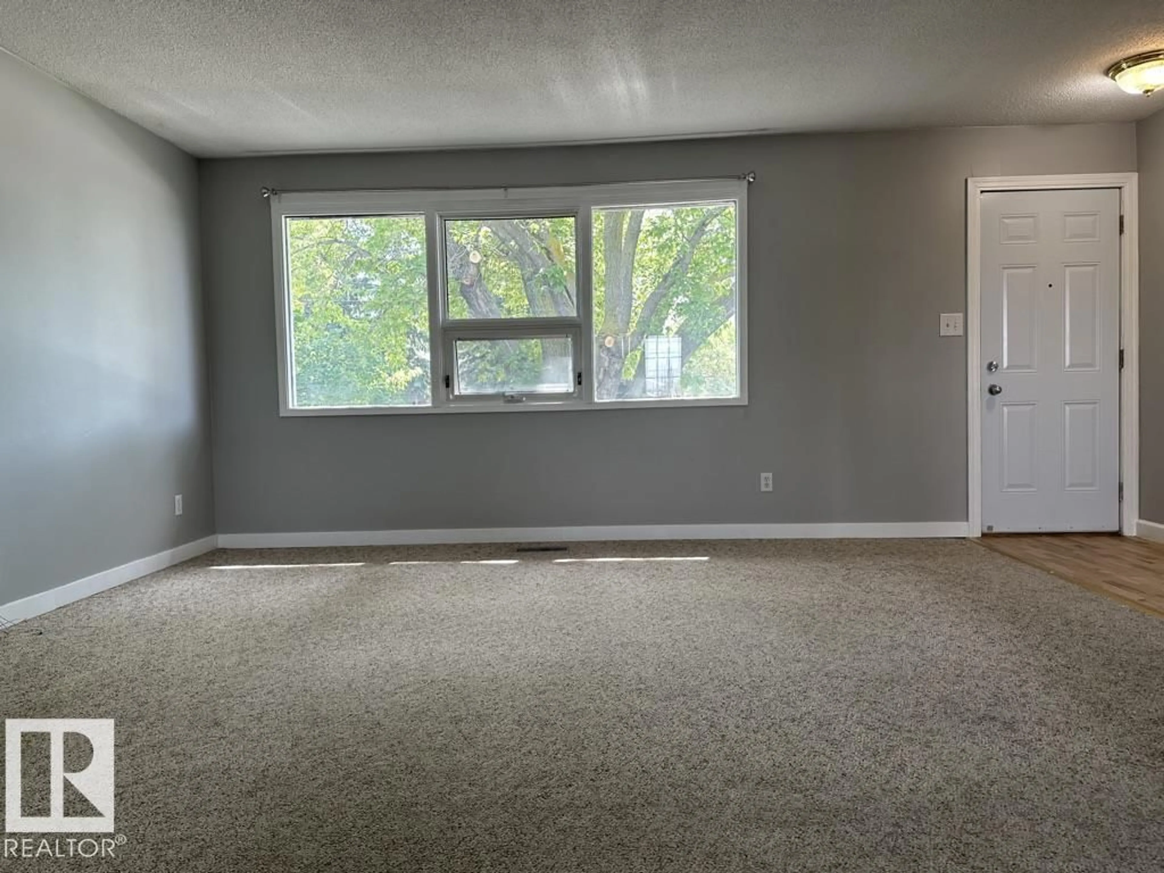A pic of a room for 9512/9514 128 AV, Edmonton Alberta T5E0H6