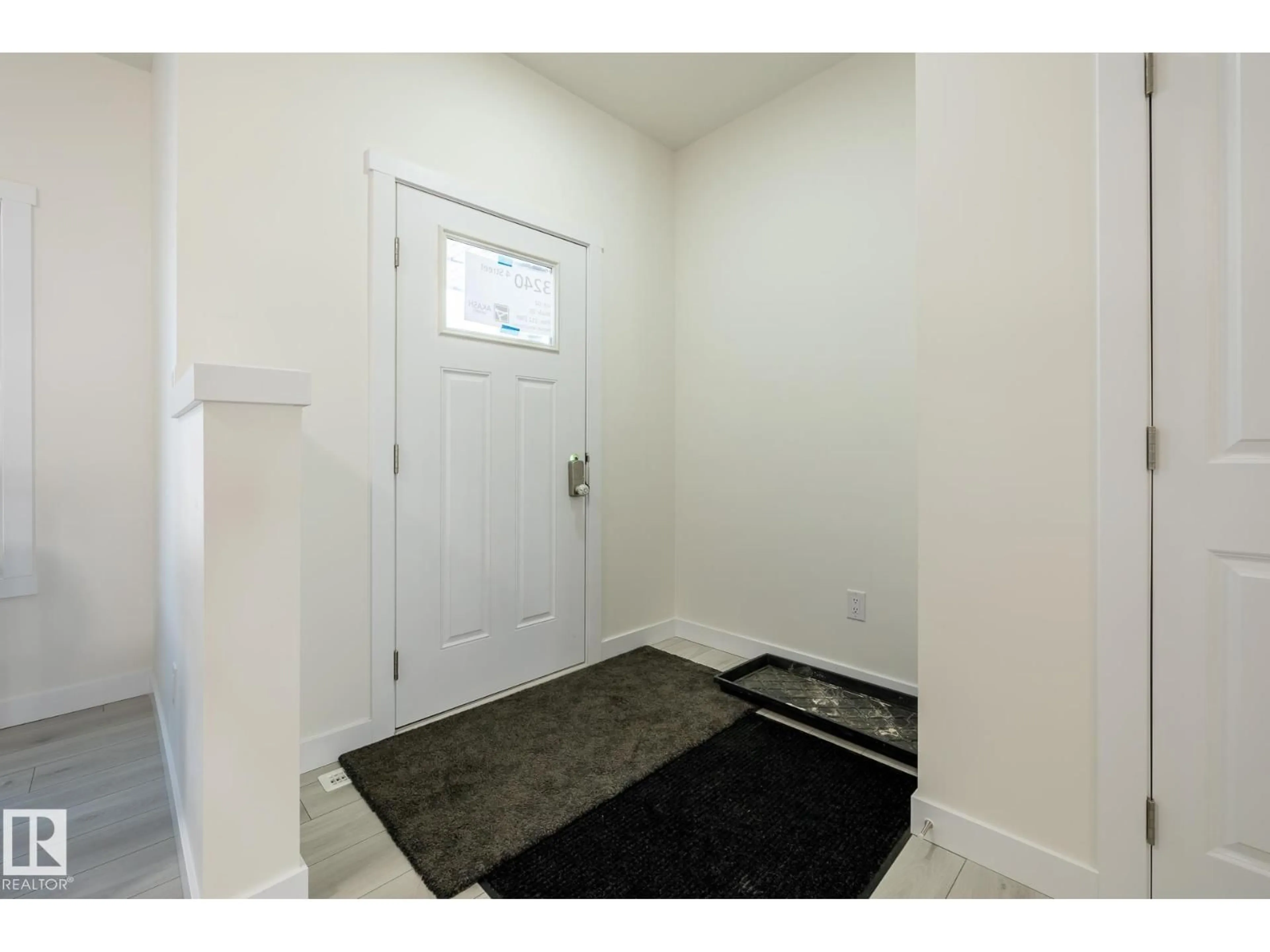 Indoor entryway for 122 ELLIOTT WD, Fort Saskatchewan Alberta T8L1V1