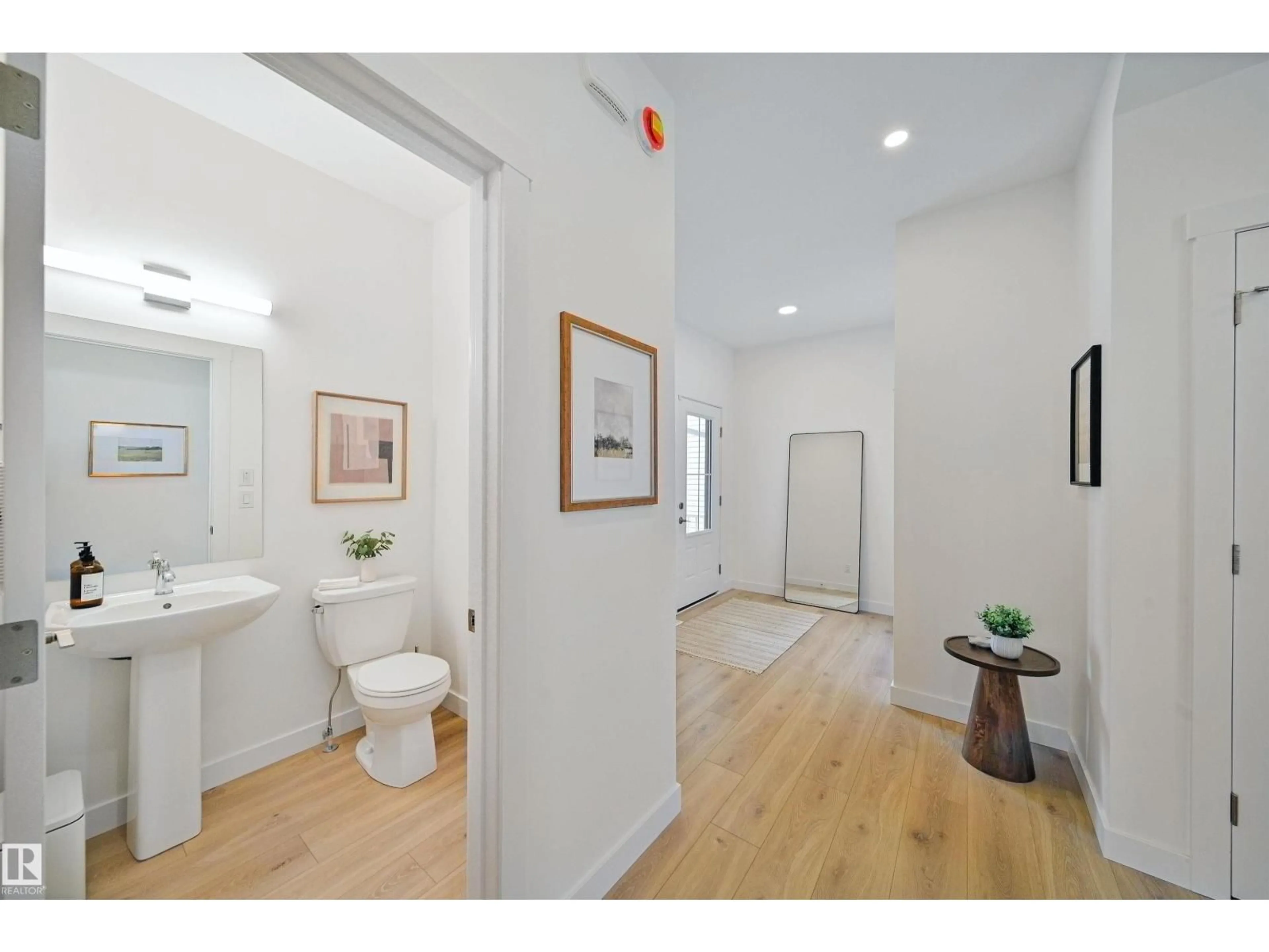 Unknown for NW - 4023 208 ST, Edmonton Alberta T6M3E4