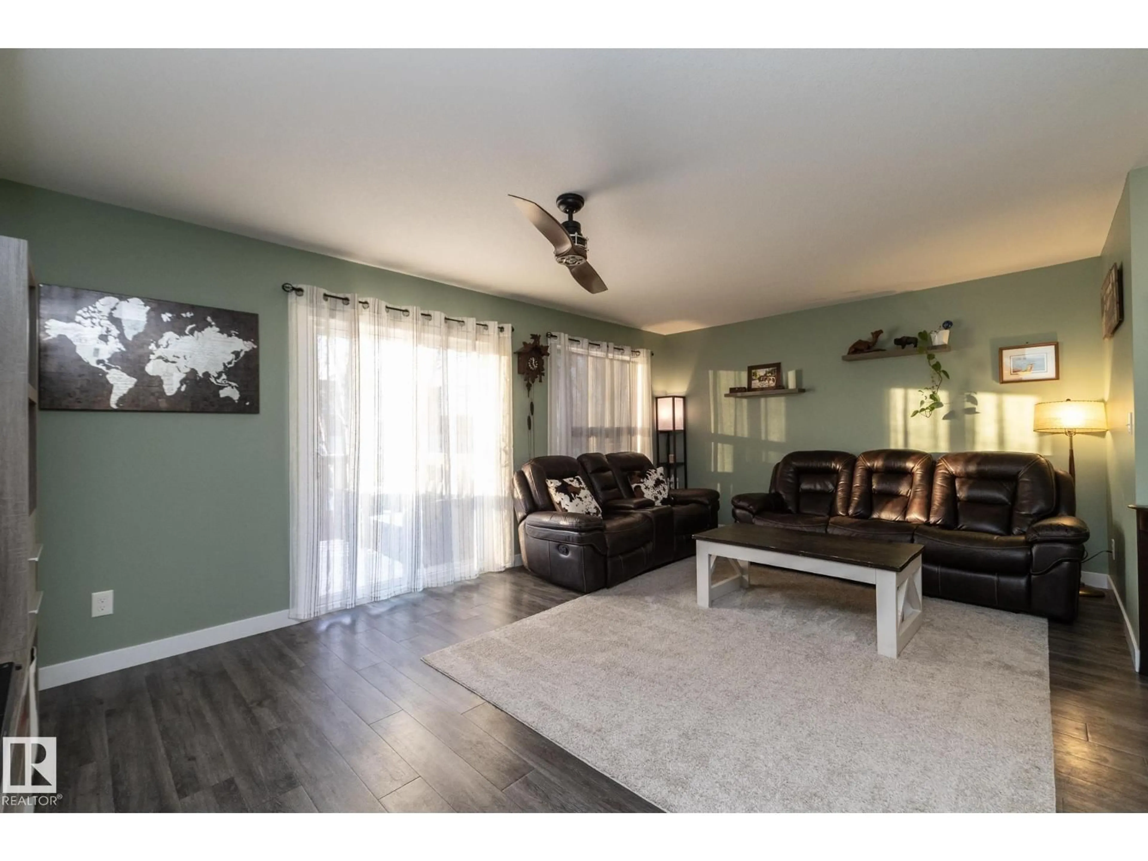 Living room with furniture, wood/laminate floor for B - 10018 99 ST, Morinville Alberta T8R1B3