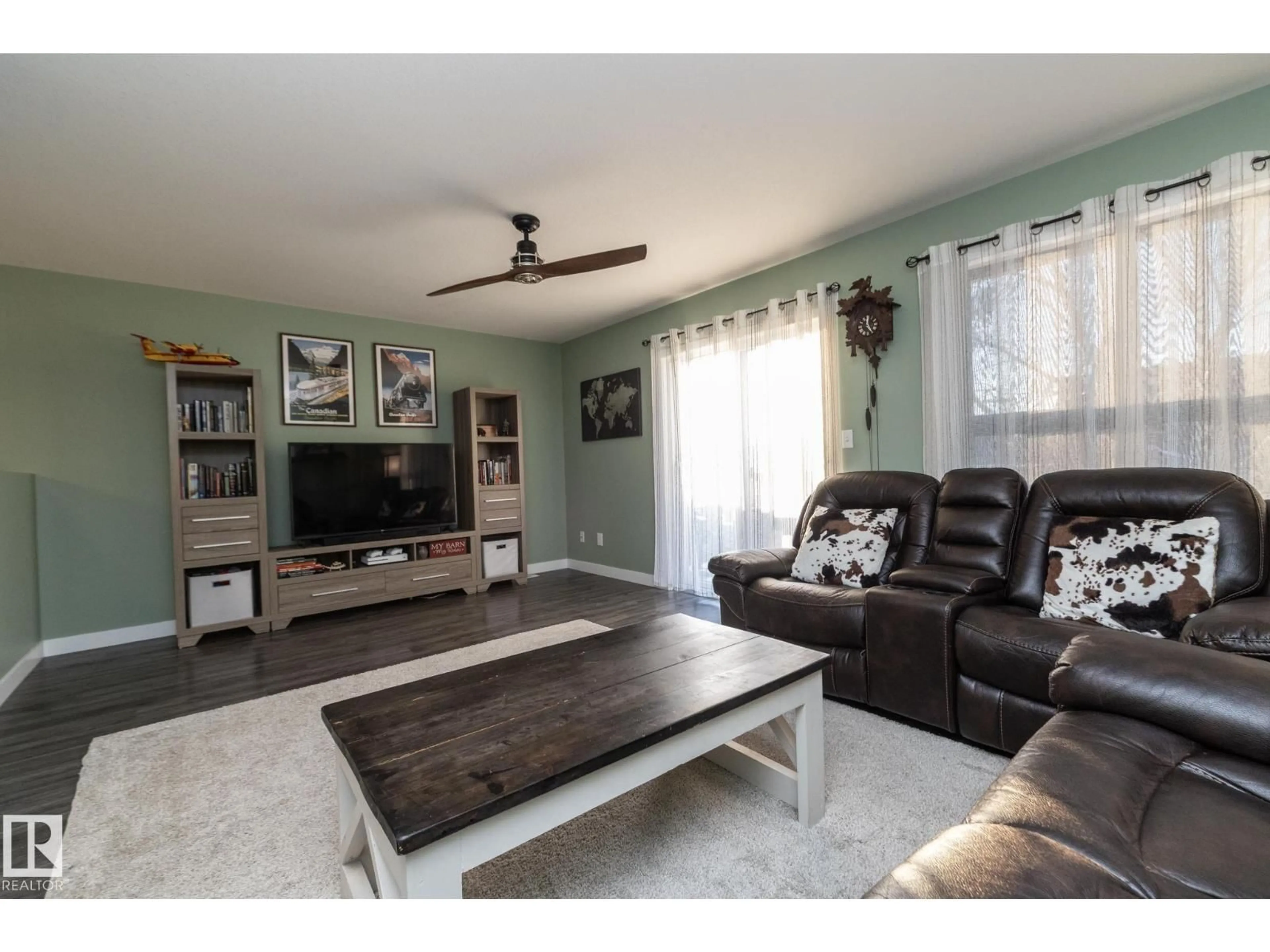 Living room with furniture, wood/laminate floor for B - 10018 99 ST, Morinville Alberta T8R1B3
