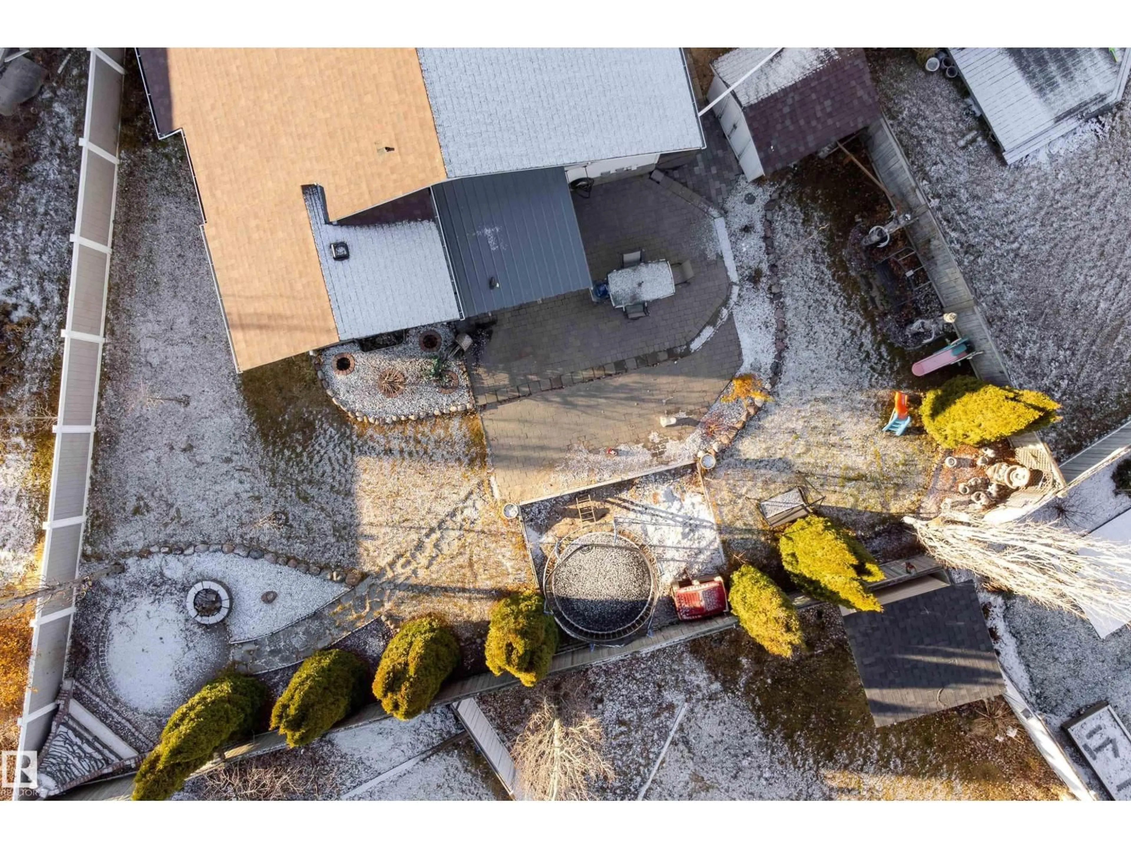 A pic from outside/outdoor area/front of a property/back of a property/a pic from drone, street for NW - 2813 32A ST, Edmonton Alberta T6T0M5