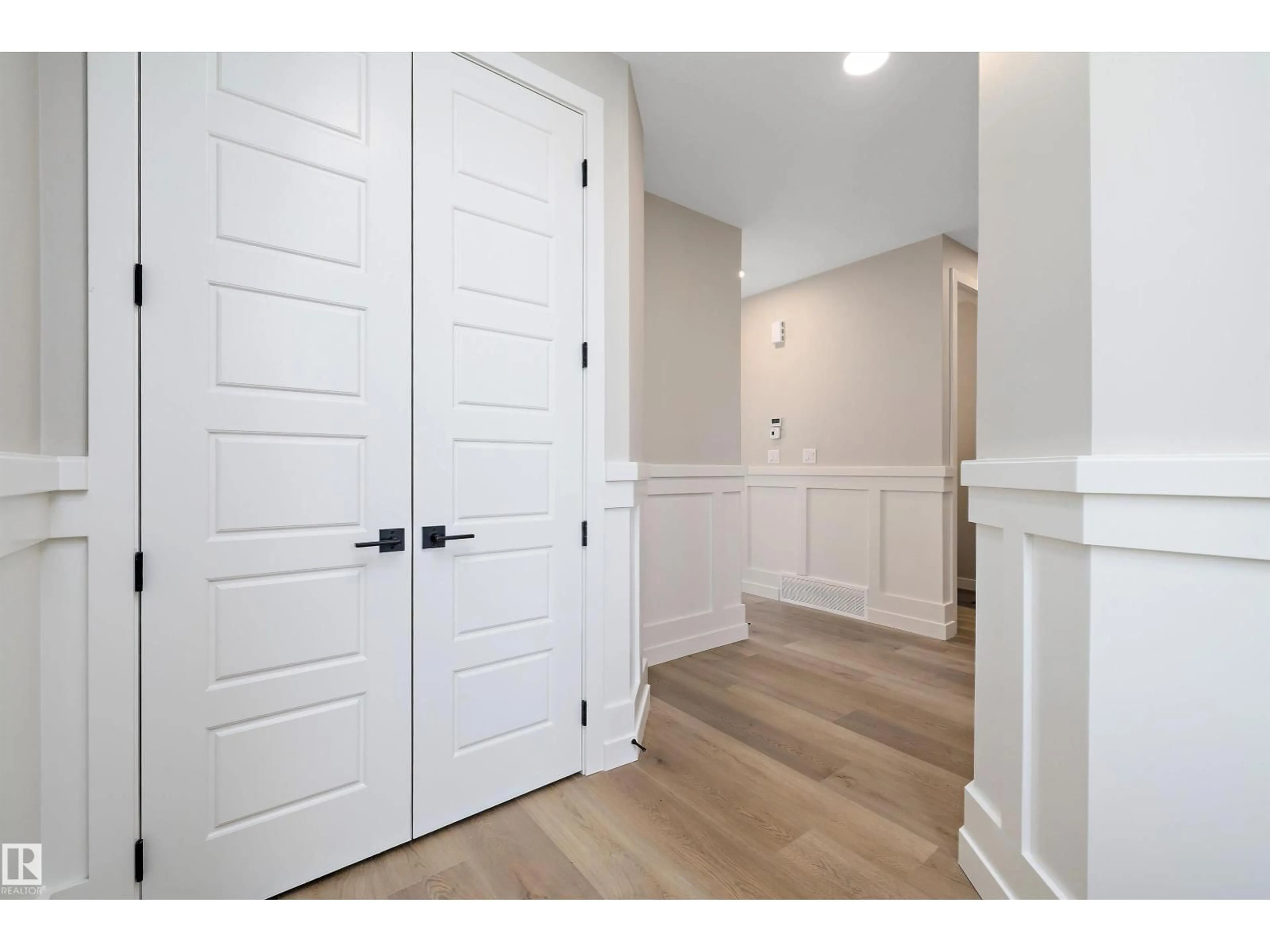Indoor entryway for 79 CHELLES WD, St. Albert Alberta T8T2C6