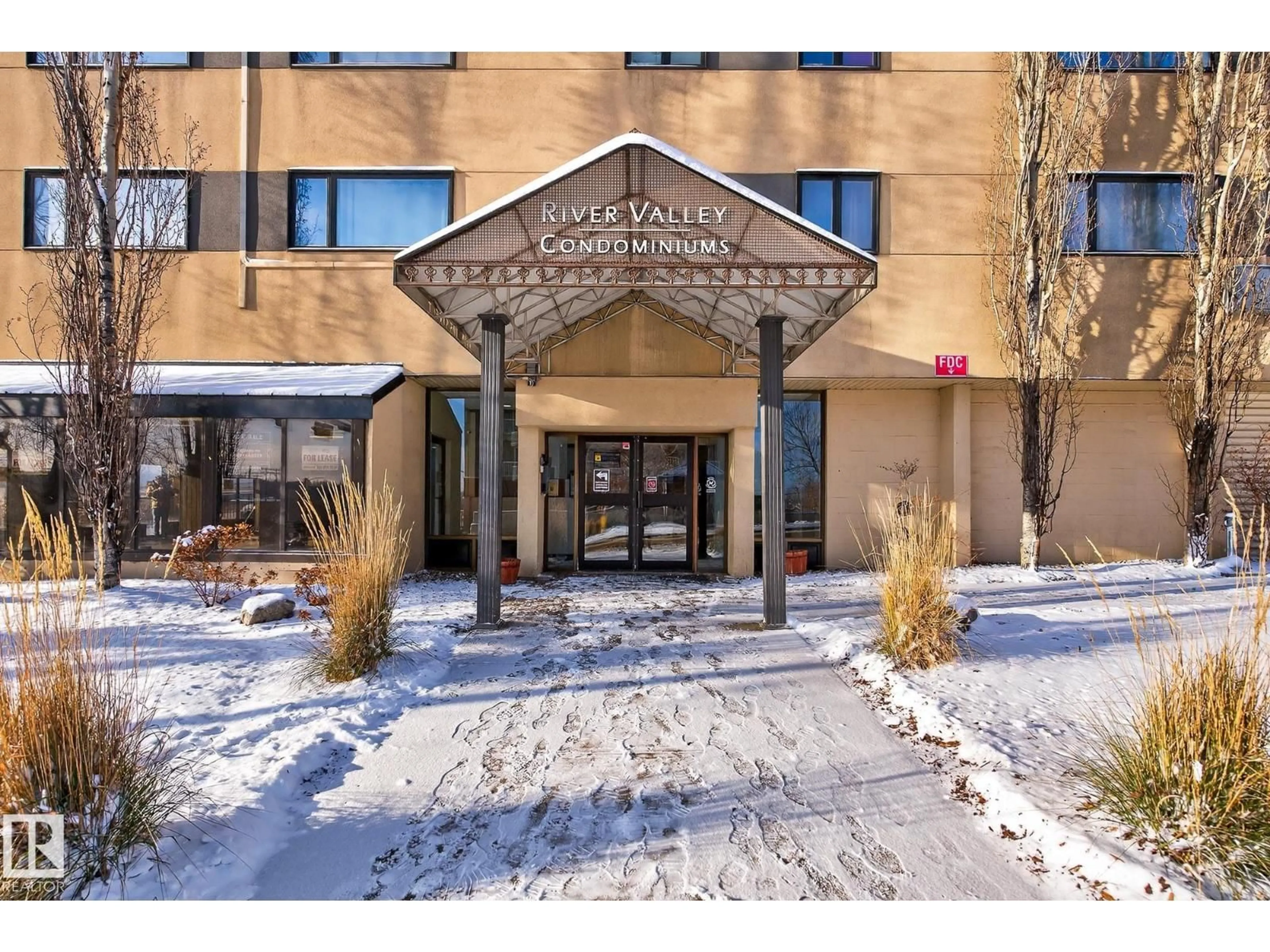 Indoor foyer for #308 - 9710 105 ST, Edmonton Alberta T5K1A4