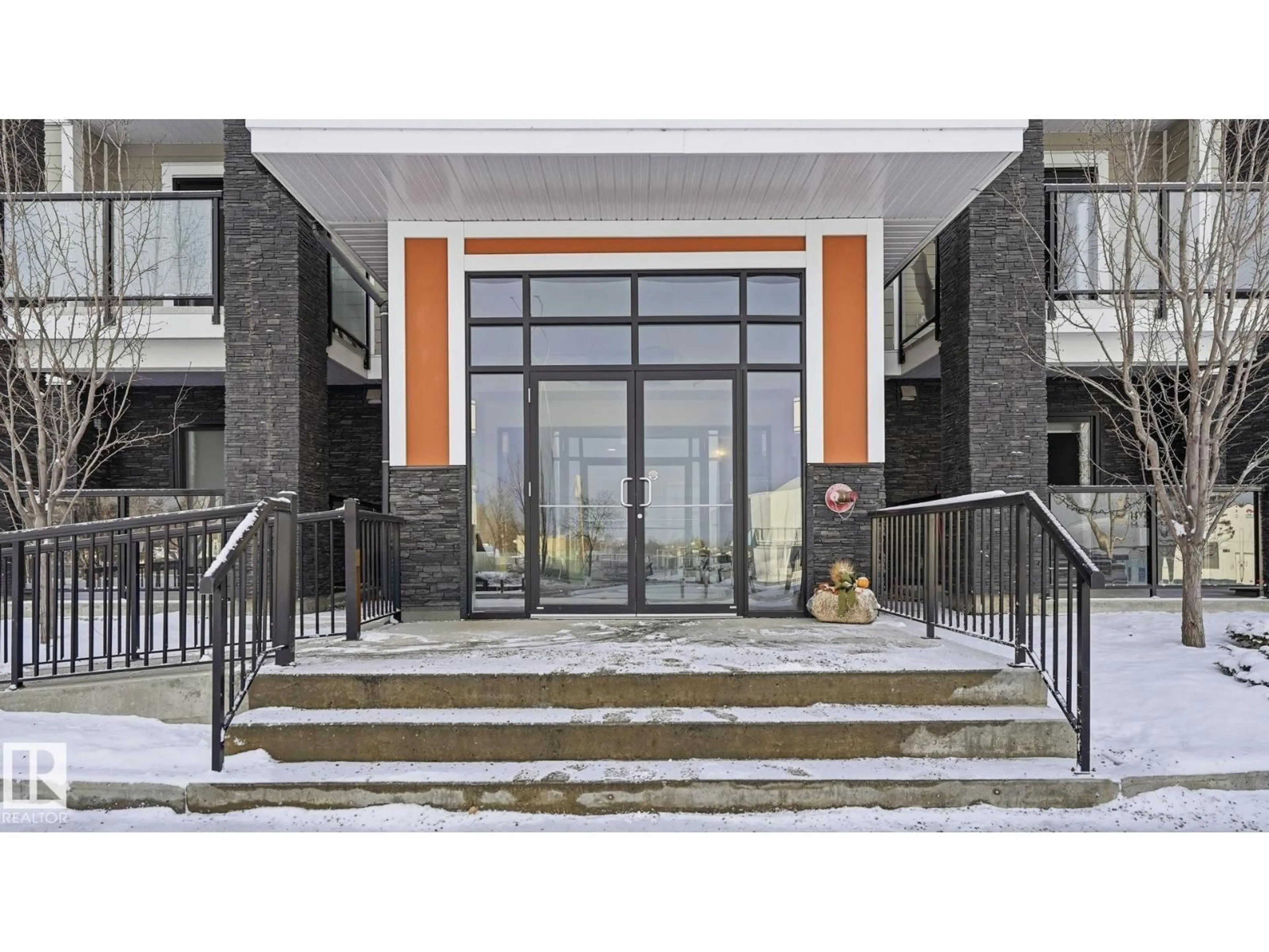 Indoor foyer for 401 17 COLUMBIA AVENUE, Devon Alberta T9G1Y7