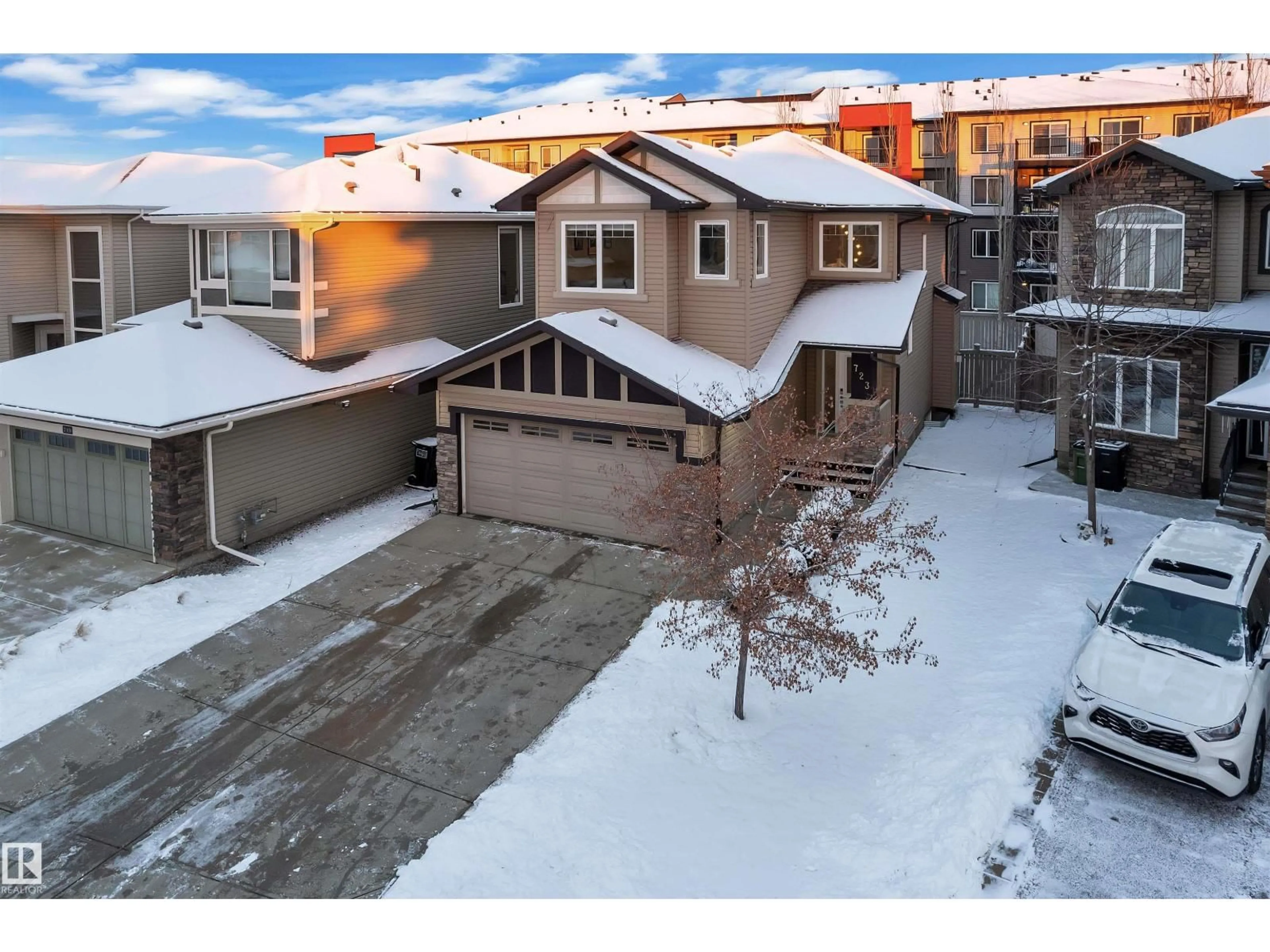 A pic from outside/outdoor area/front of a property/back of a property/a pic from drone, street for 723 57 ST, Edmonton Alberta T6X0G6