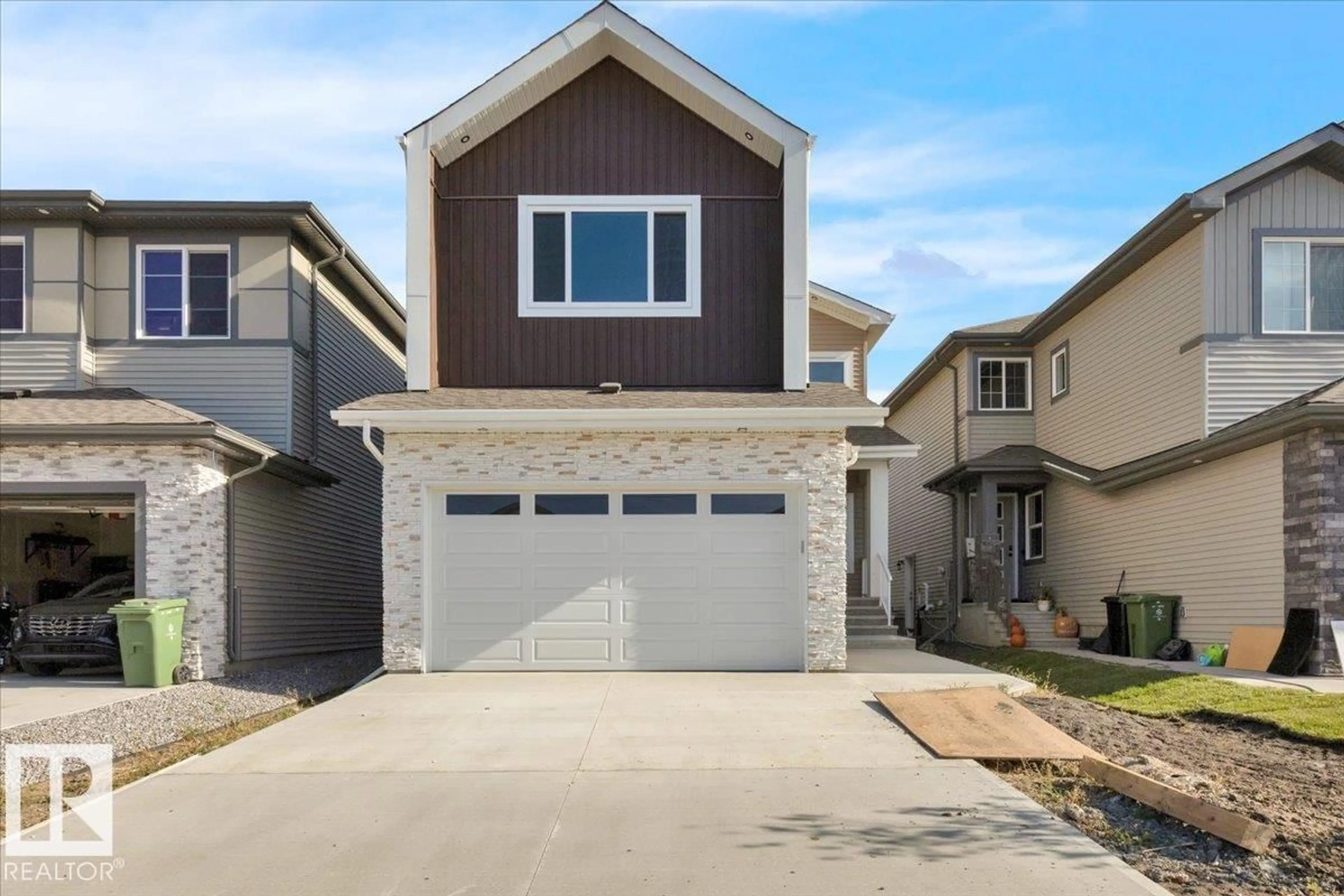 Home with vinyl exterior material, street for 63 WAVERLY WY, Fort Saskatchewan Alberta T8L0Z8