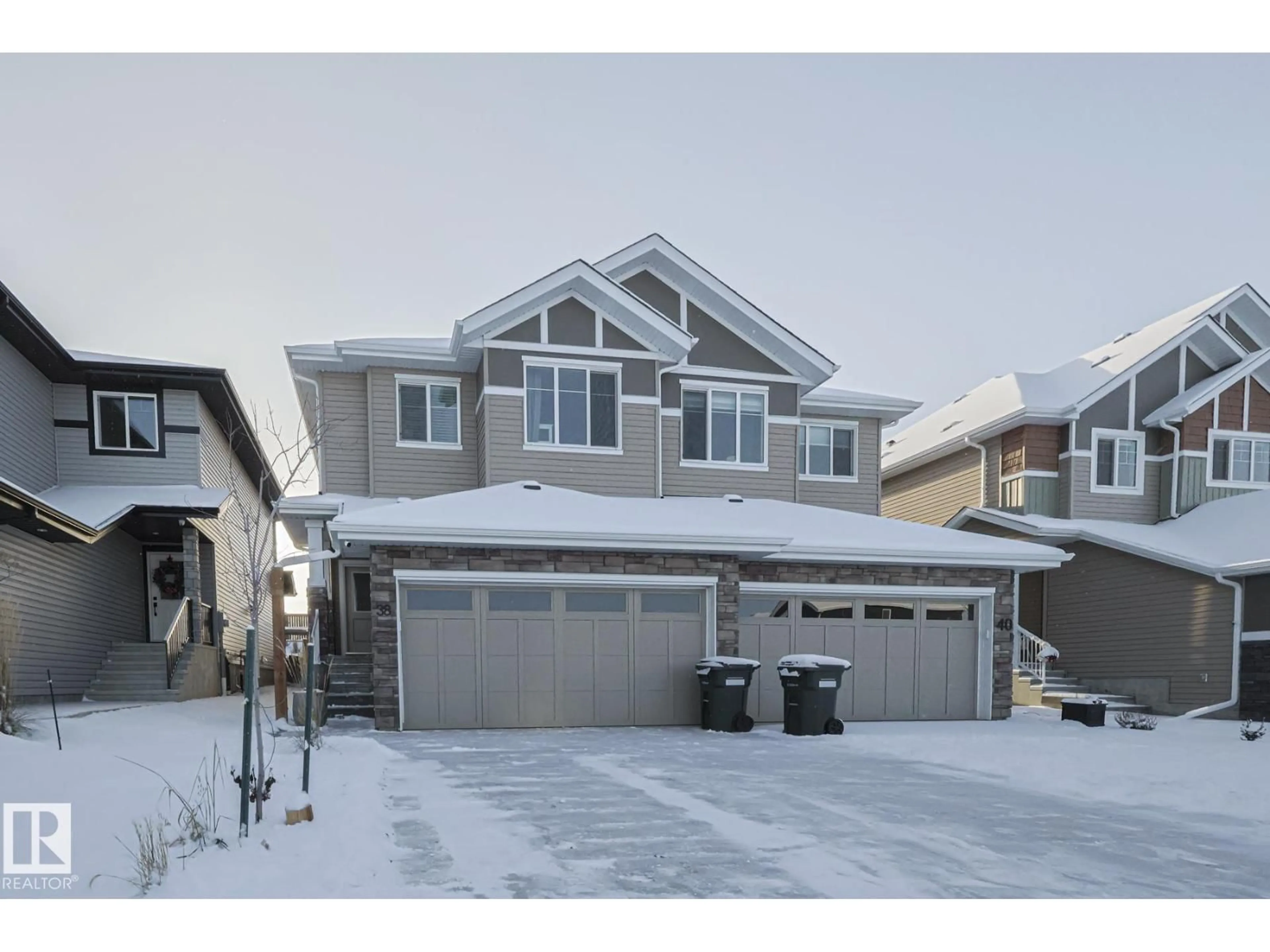 Home with vinyl exterior material, street for 38 HEMINGWAY CR, Spruce Grove Alberta T7X2L6