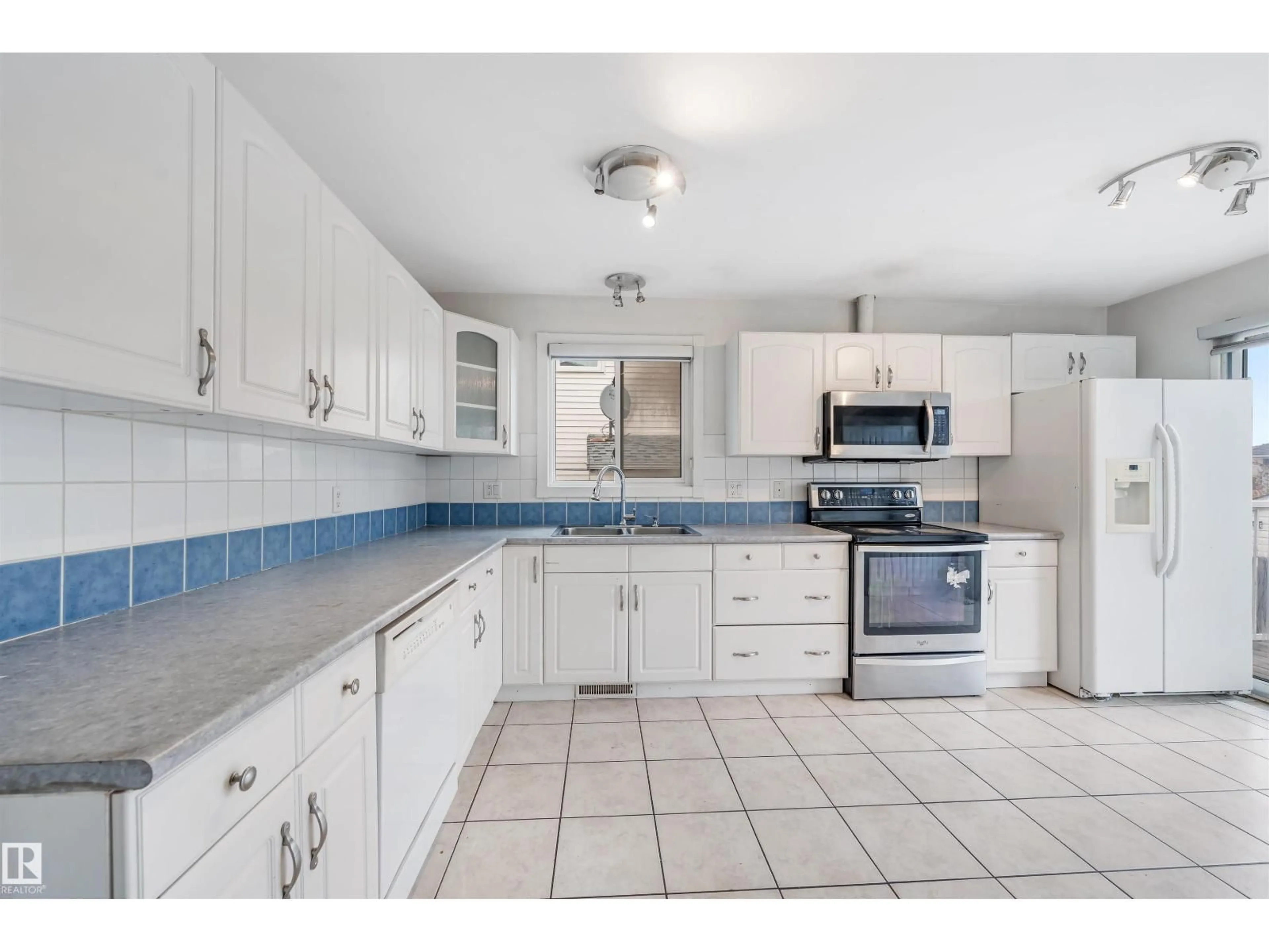 Standard kitchen, ceramic/tile floor for NW - 2831 36 ST, Edmonton Alberta T6L3Y6