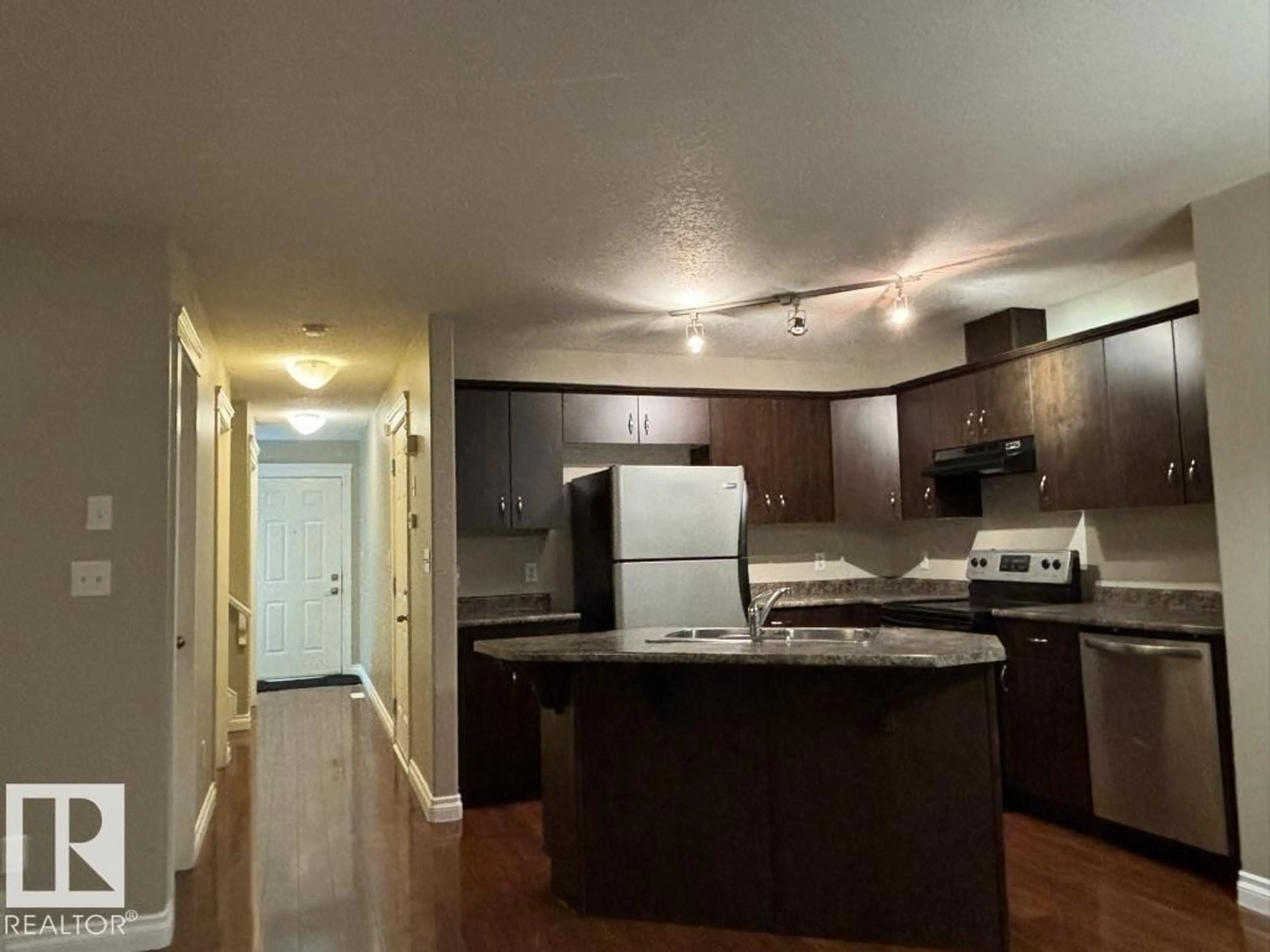 Standard kitchen, unknown for 68 MERIDIAN LOOP, Stony Plain Alberta T7Z0B9