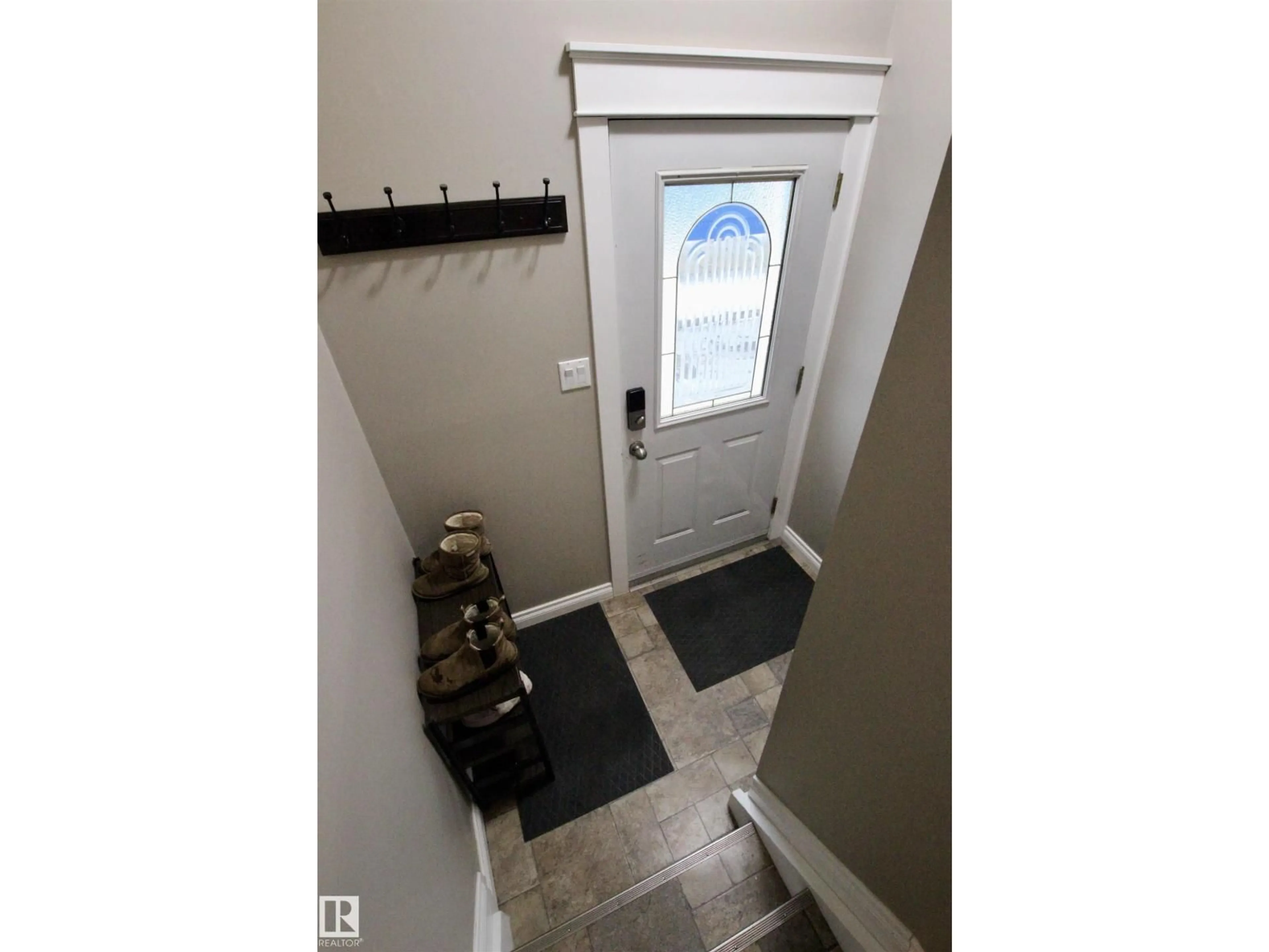 Indoor entryway for 5308 43 AV, Athabasca Town Alberta T9S1J7