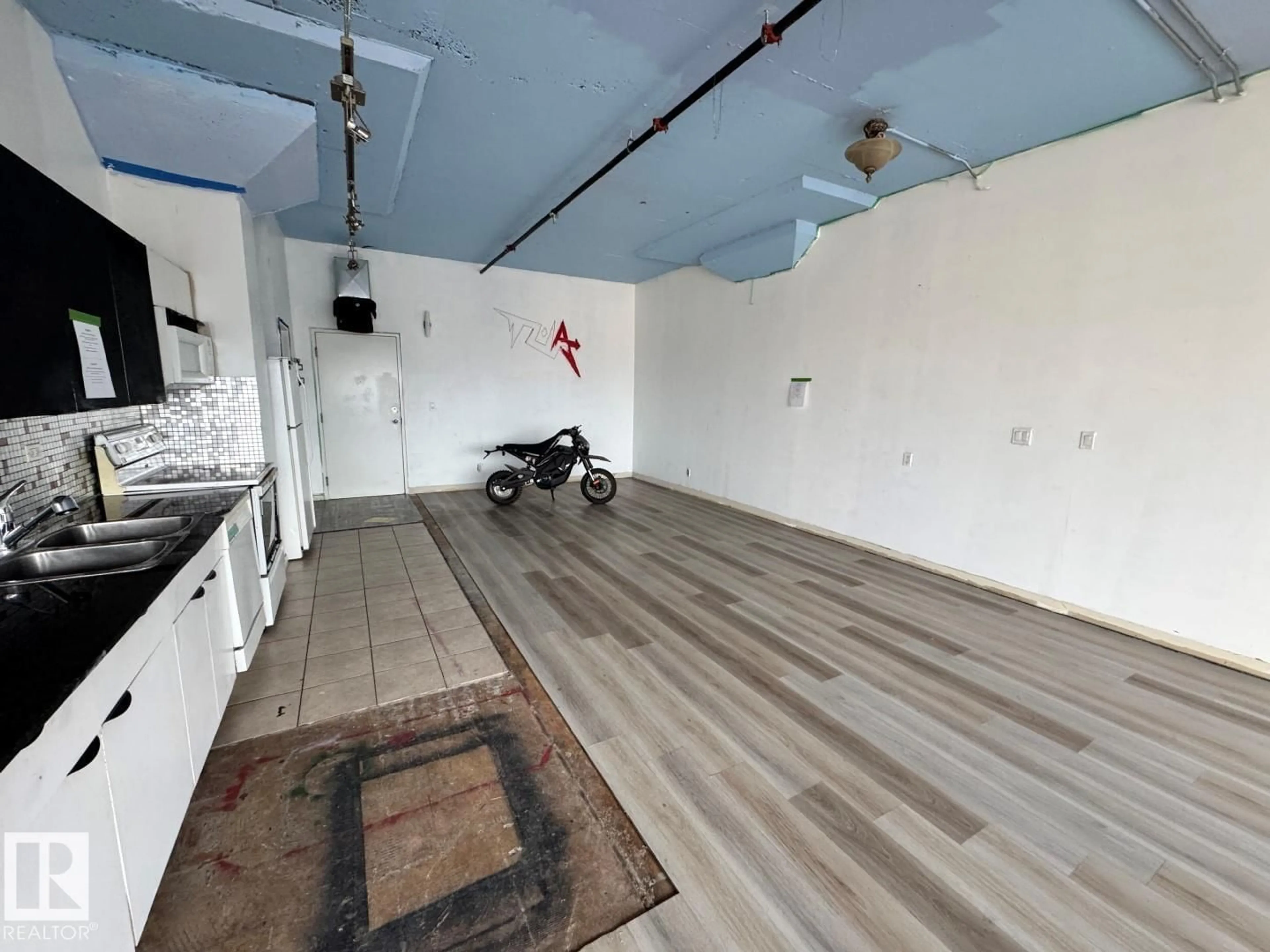 A pic of a room for #502 - 10179 105 ST, Edmonton Alberta T5J3N1