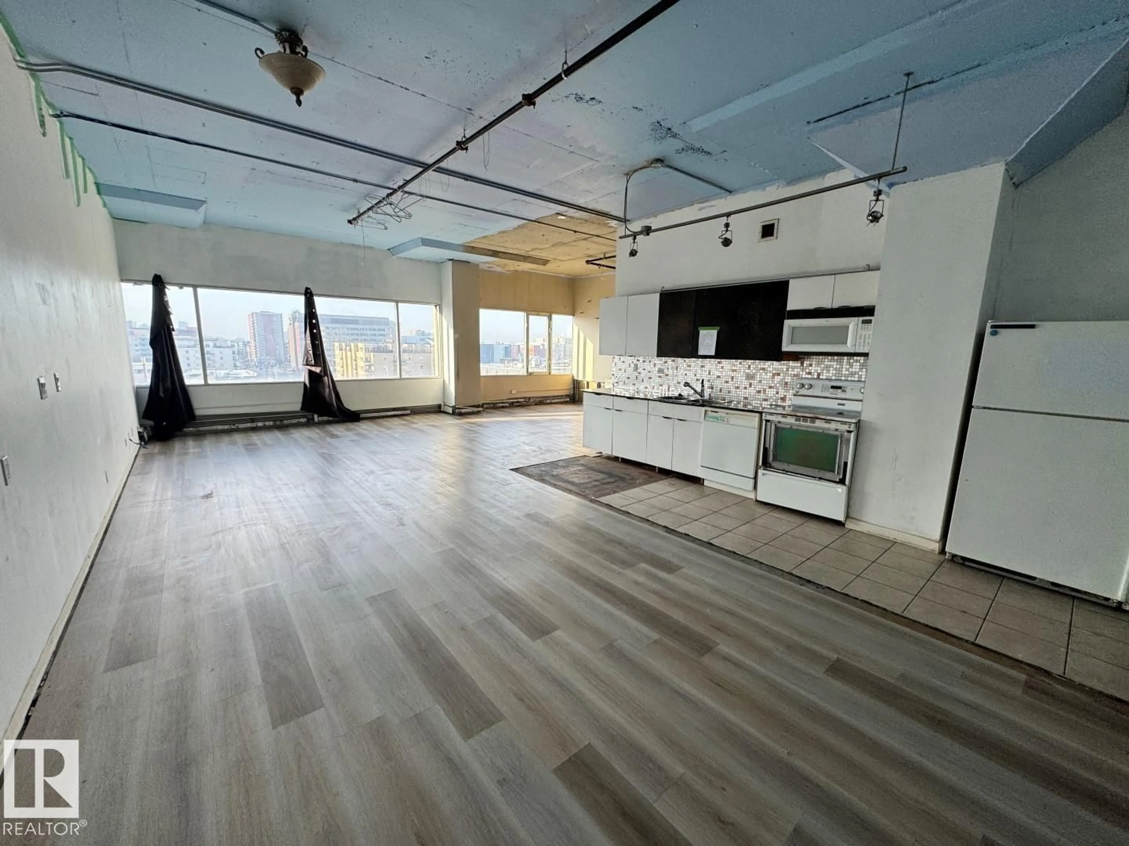 A pic of a room for #502 - 10179 105 ST, Edmonton Alberta T5J3N1