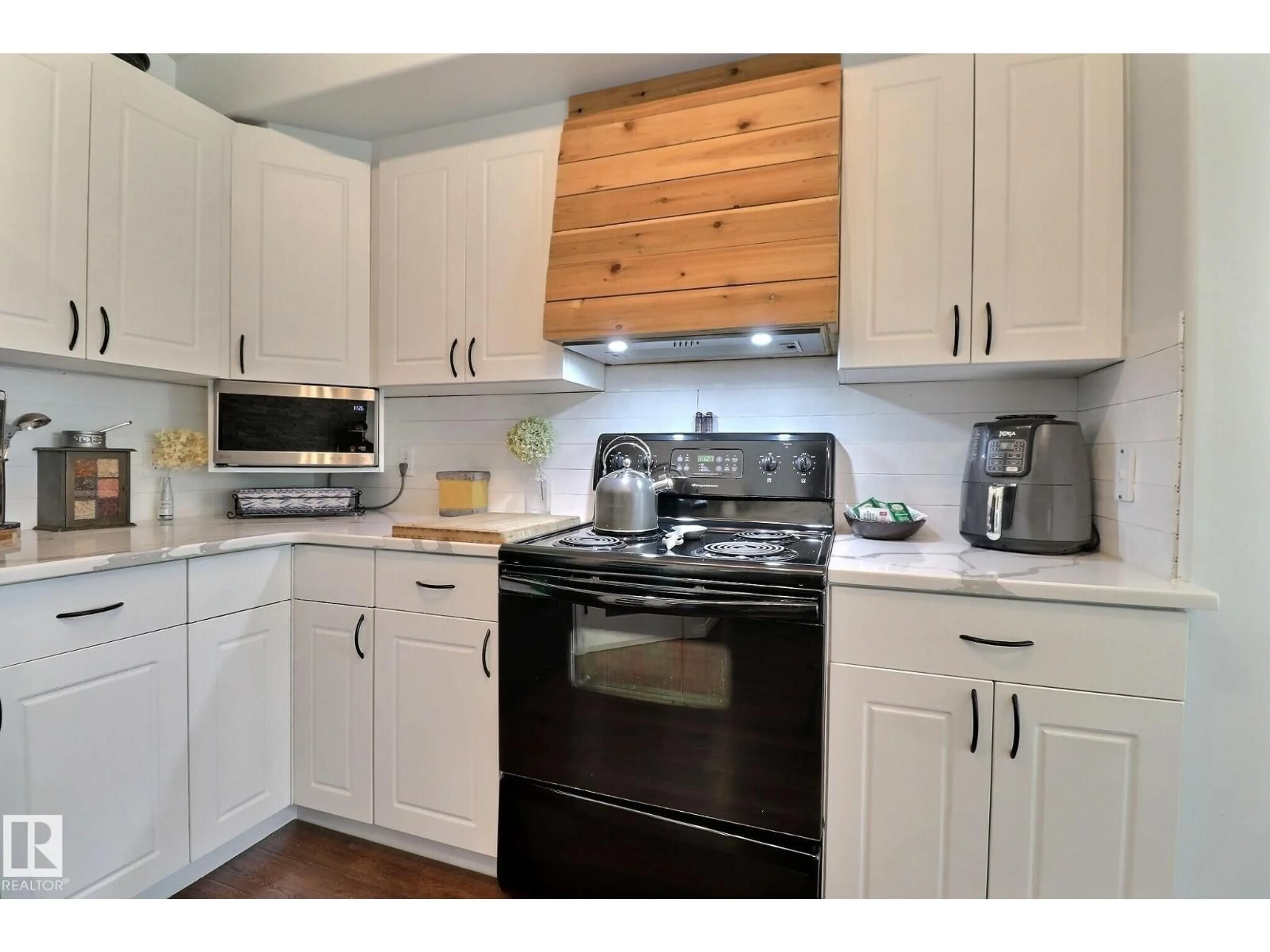 Standard kitchen, wood/laminate floor for 4343 MCMULLEN WY, Edmonton Alberta T6W1N5