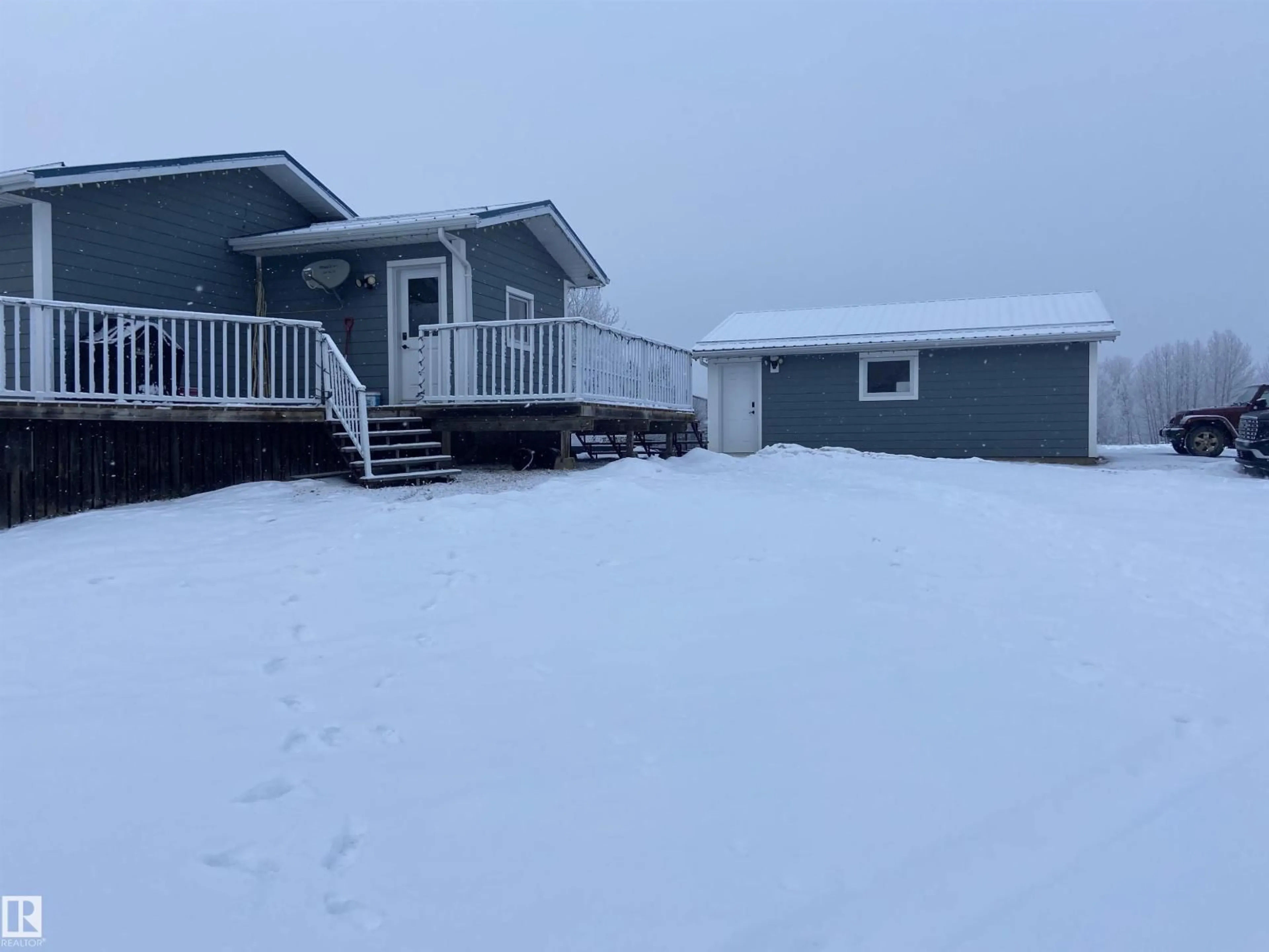 A pic from outside/outdoor area/front of a property/back of a property/a pic from drone, street for 222082 TOWNSHIP ROAD 682, Rural Athabasca County Alberta T9S2B8
