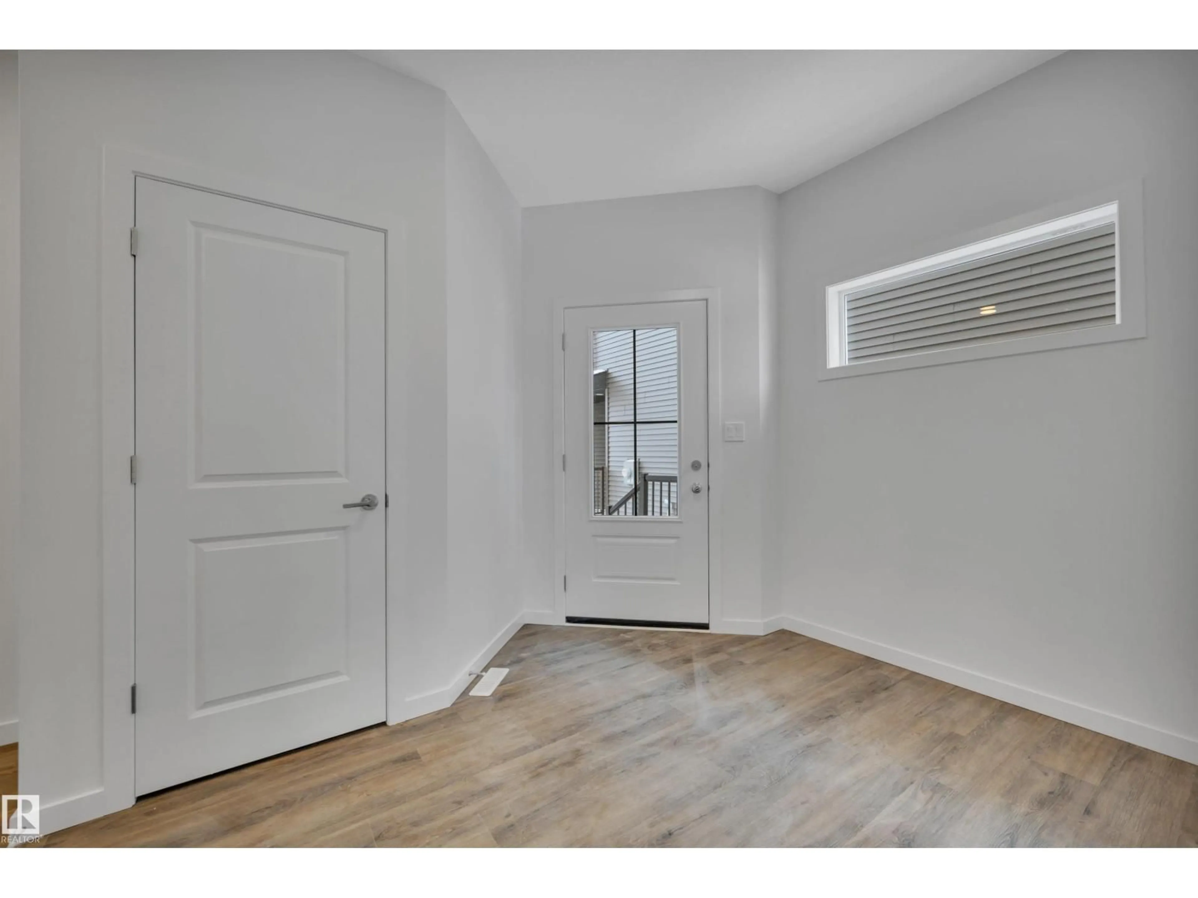 Indoor entryway for 8929 ELVES LO, Edmonton Alberta T6M3G3