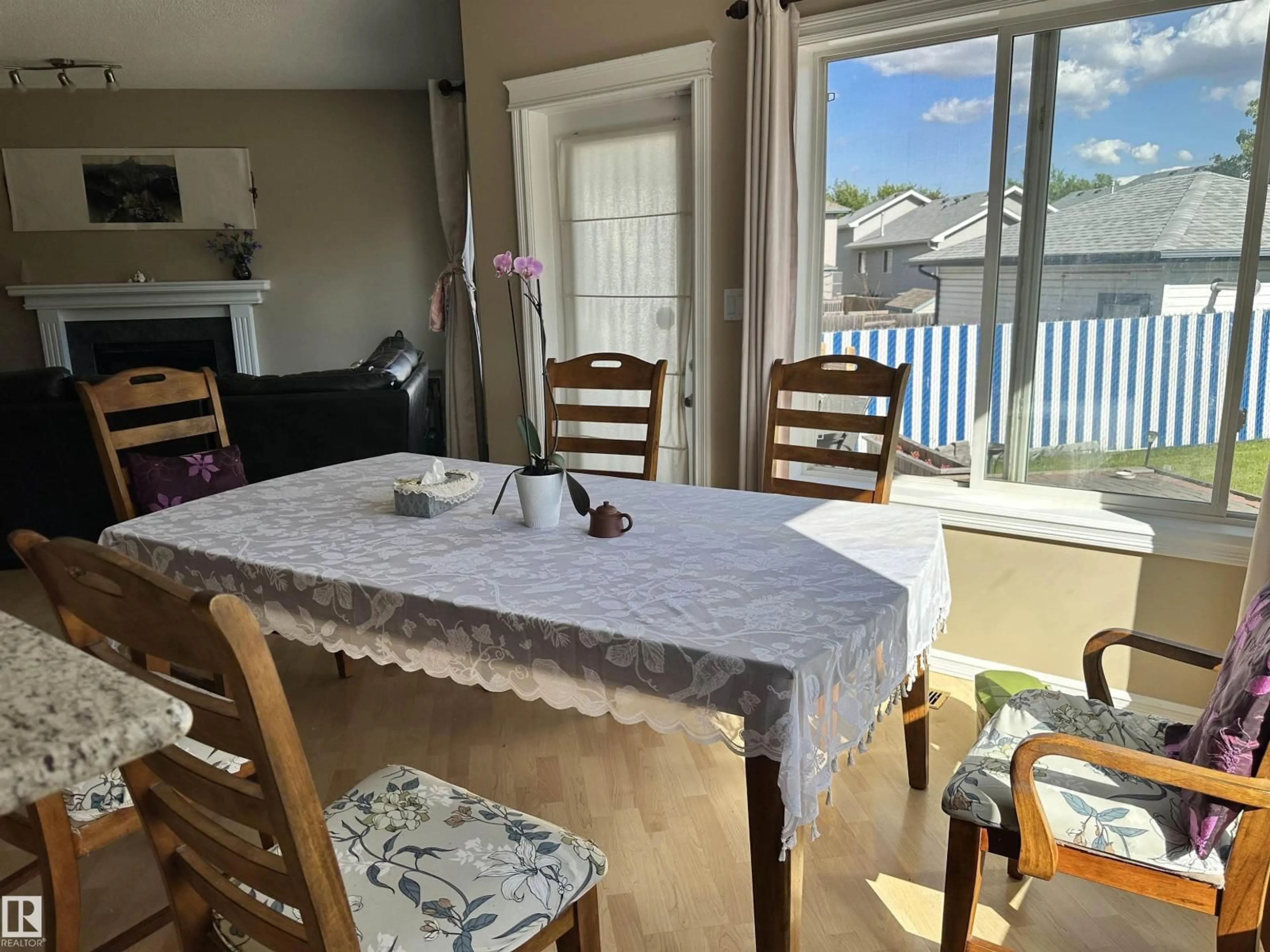 Dining room, unknown for 4619 151 AV, Edmonton Alberta T5Y3A1