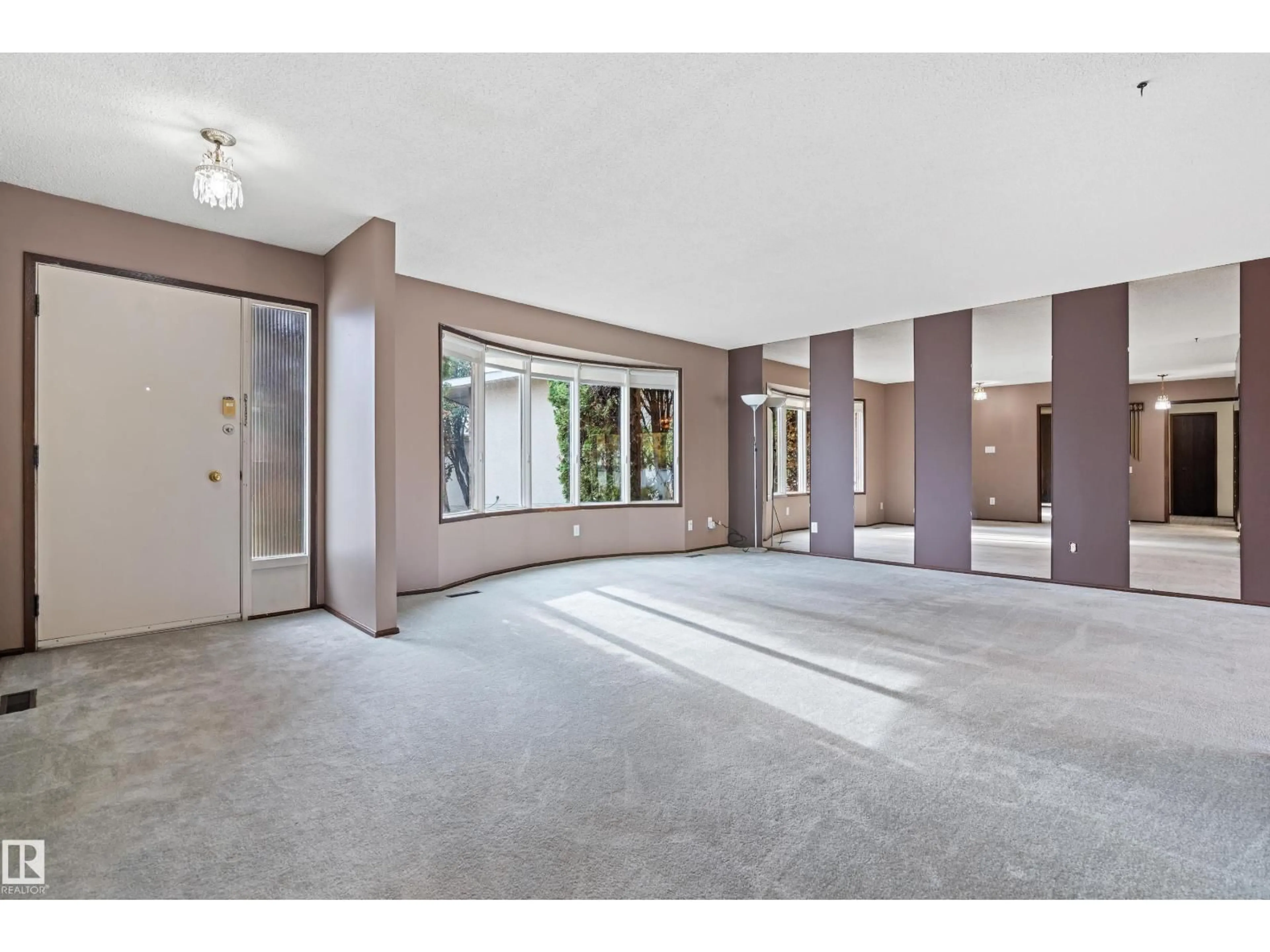 Indoor foyer for 5558 145A AV, Edmonton Alberta T5A2S1