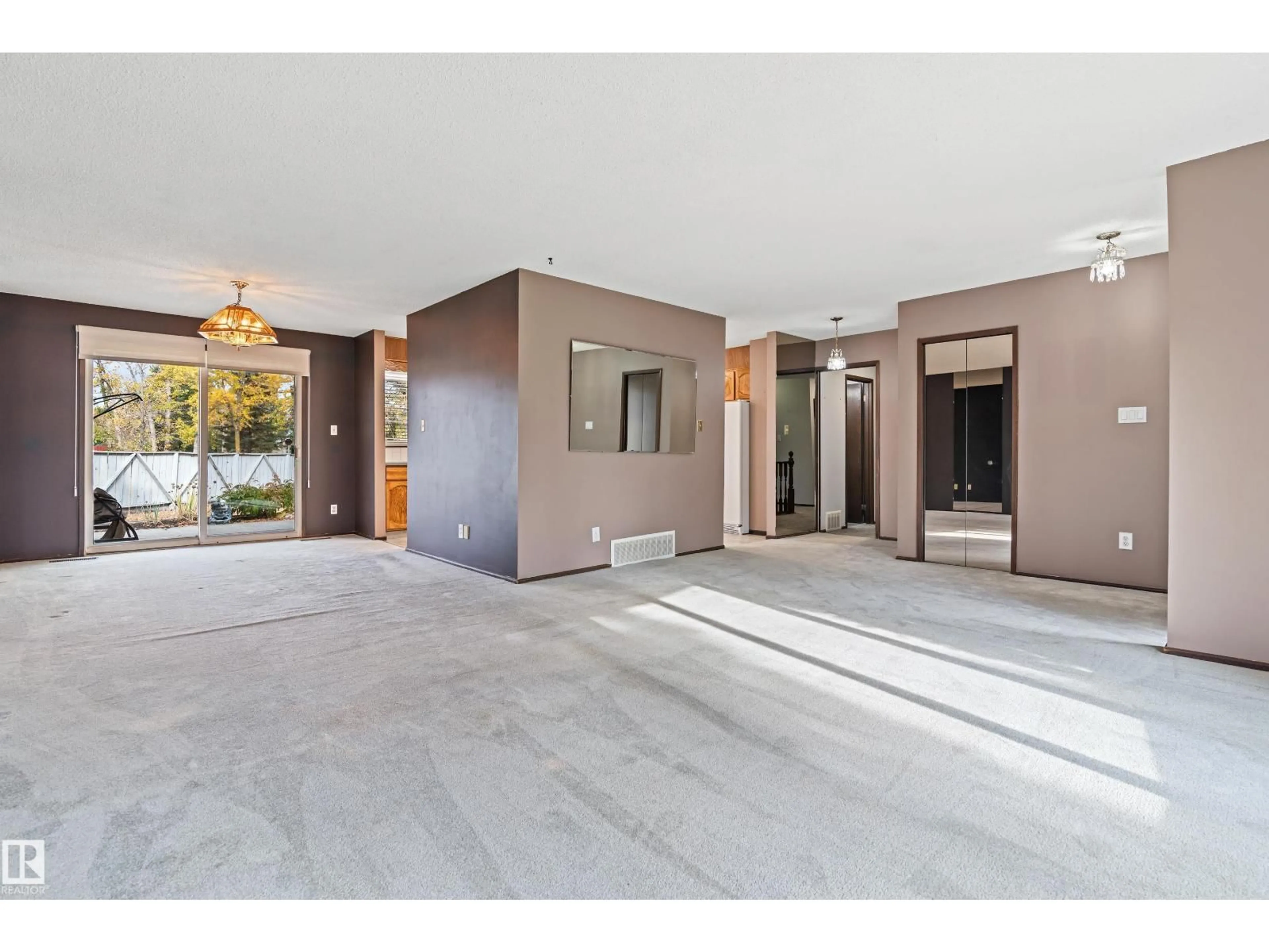 Indoor foyer for 5558 145A AV, Edmonton Alberta T5A2S1