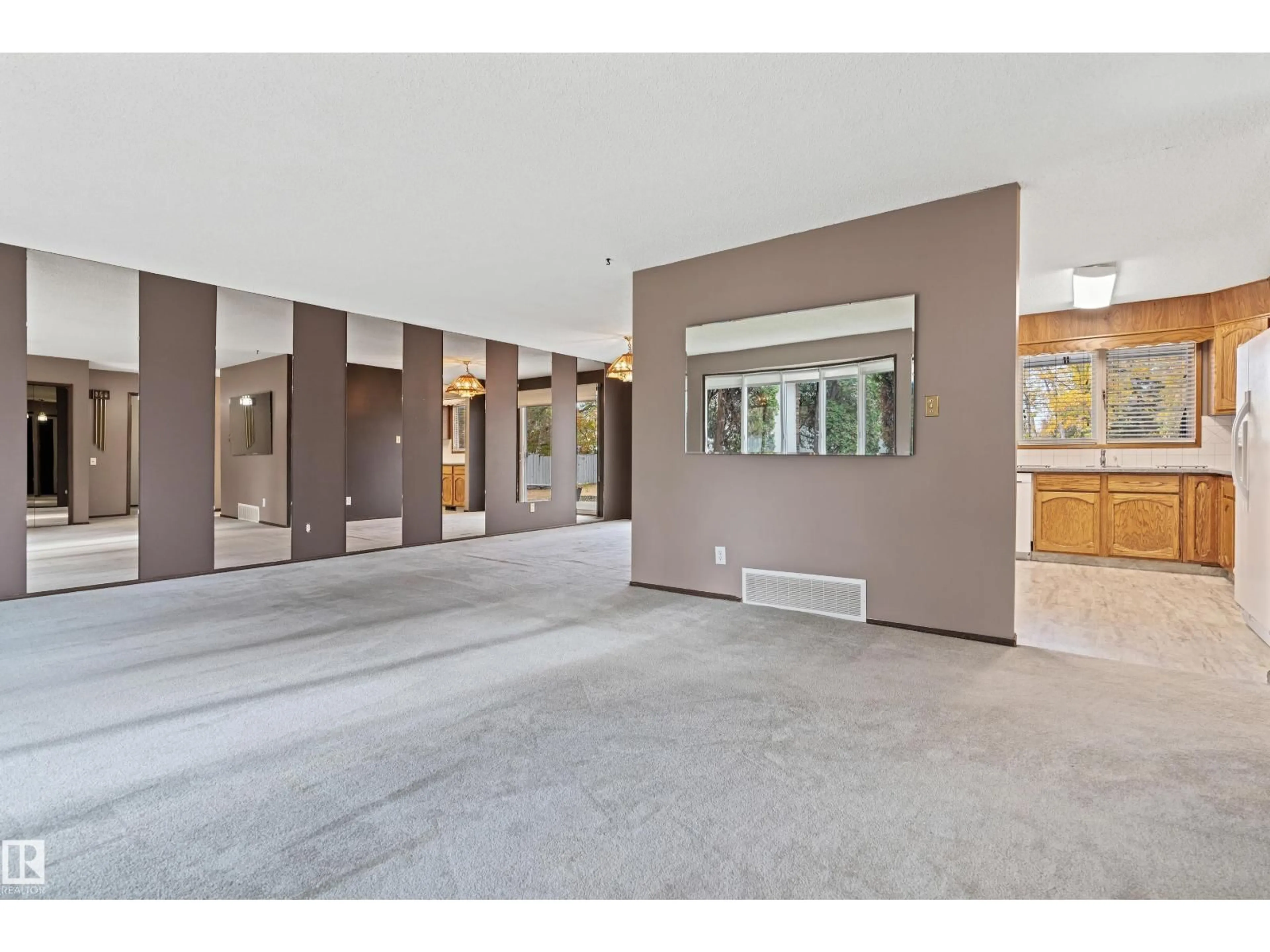 Indoor foyer for 5558 145A AV, Edmonton Alberta T5A2S1