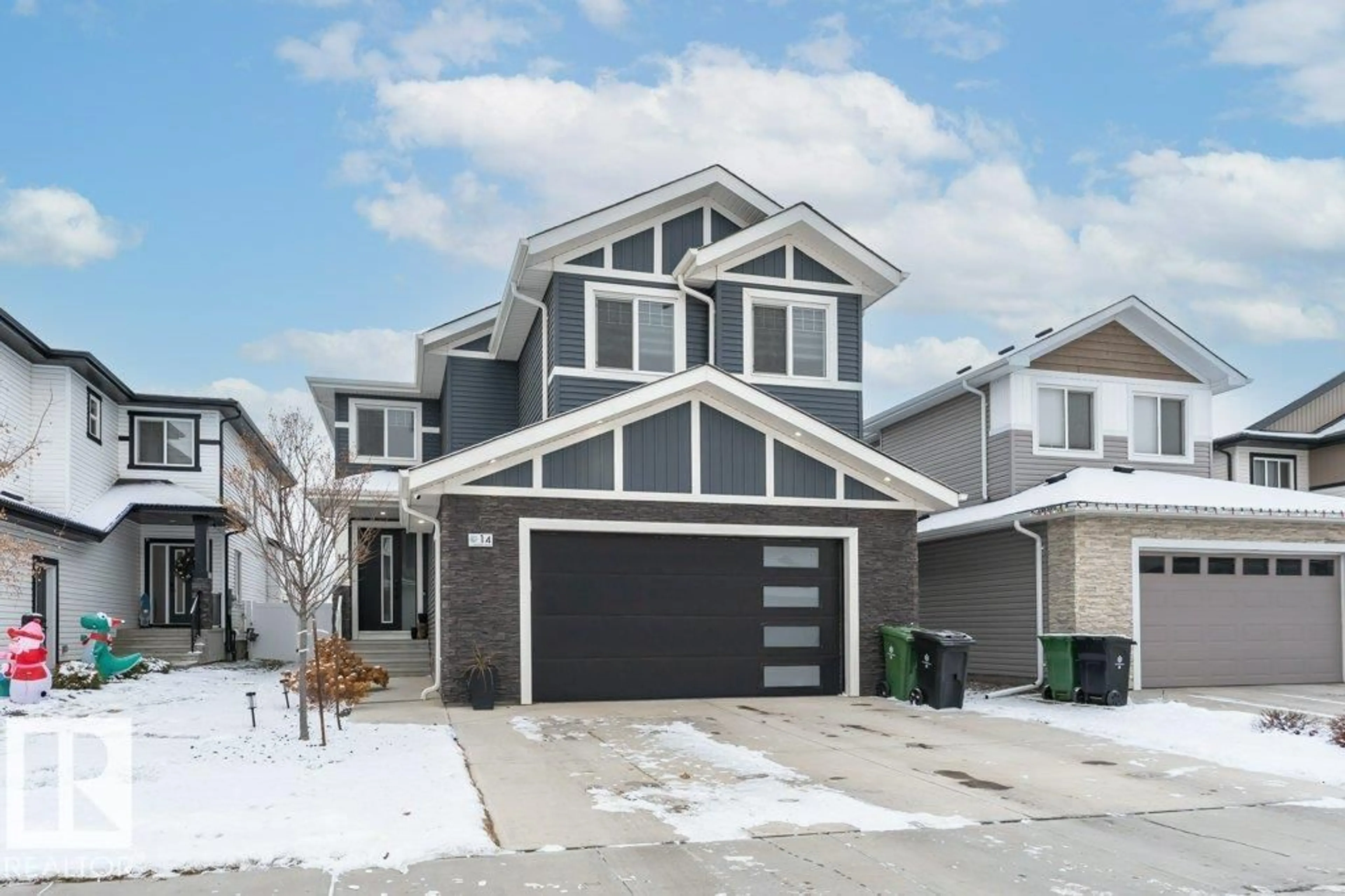 Home with vinyl exterior material, street for 14 WILSON CL, Fort Saskatchewan Alberta T8L0W7