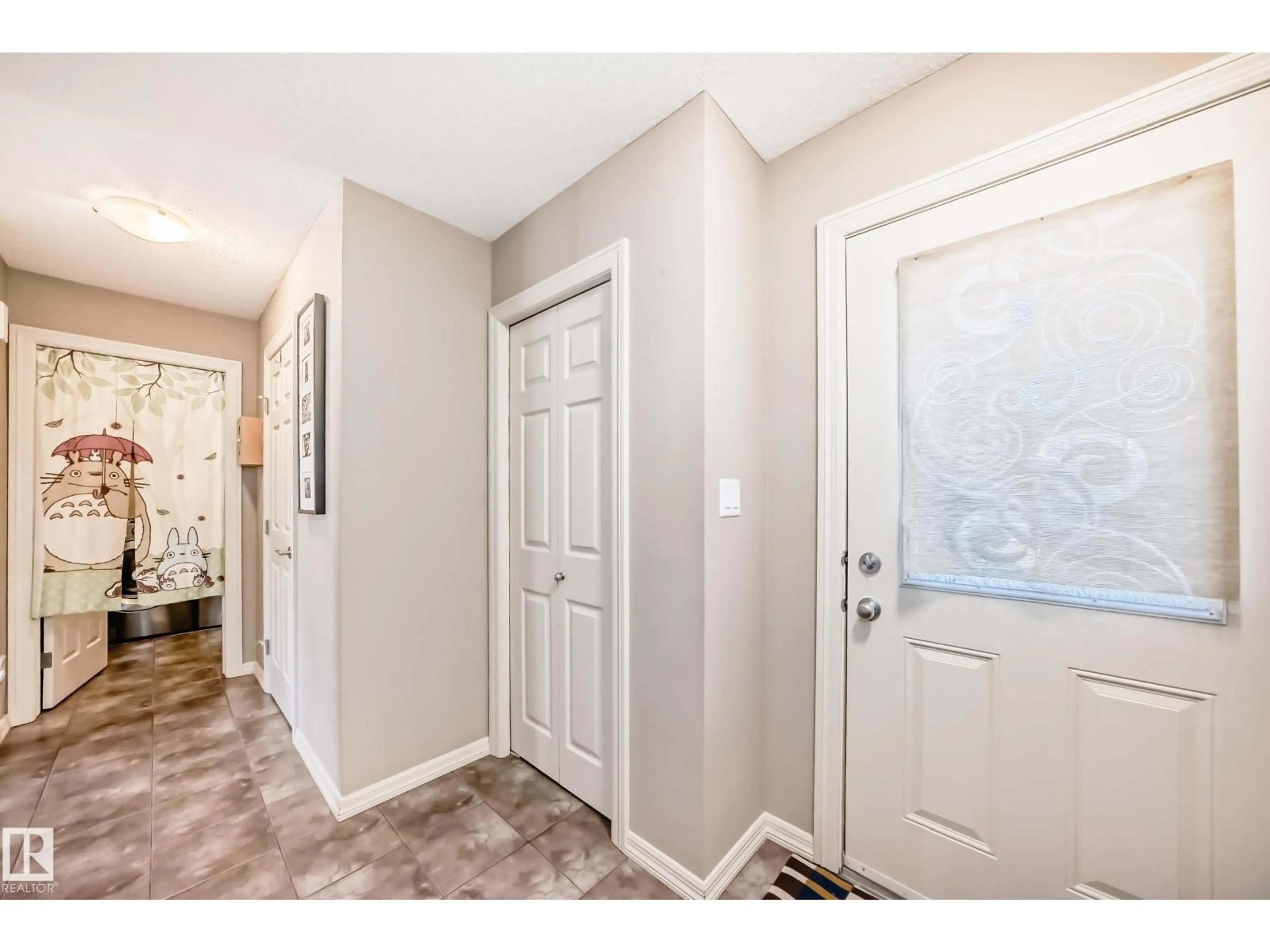 Indoor entryway for 4908 213 ST, Edmonton Alberta T6M0G6