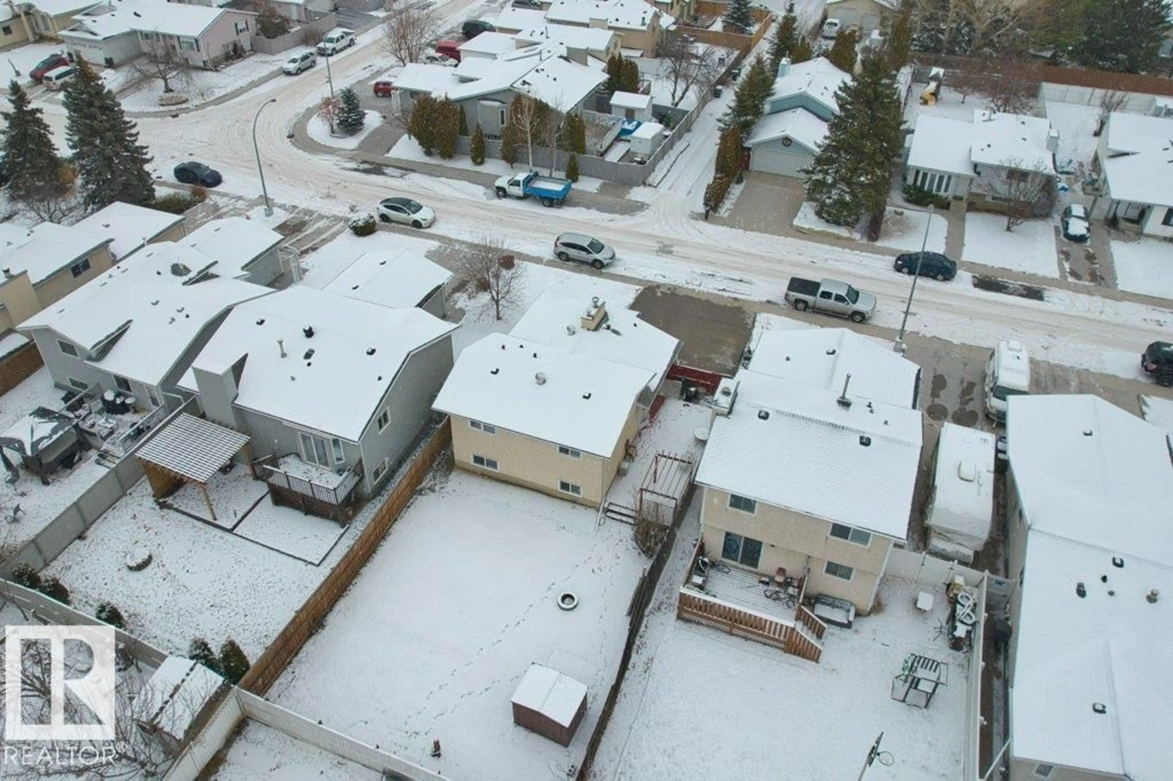 A pic from outside/outdoor area/front of a property/back of a property/a pic from drone, street for 7036 190 ST NW, Edmonton Alberta T5T5E4