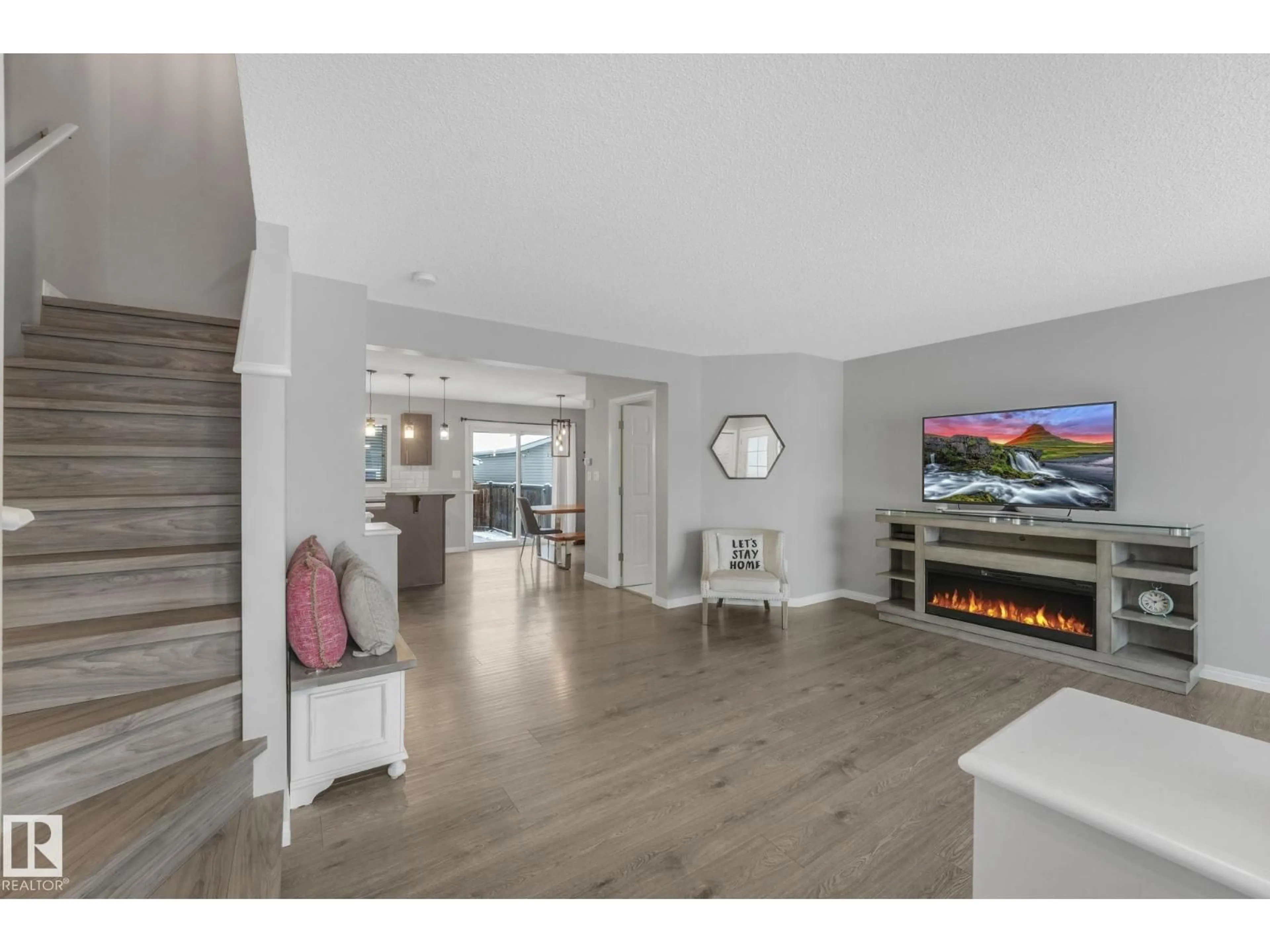 Unknown for SW - 6862 21A AV, Edmonton Alberta T6X0S3