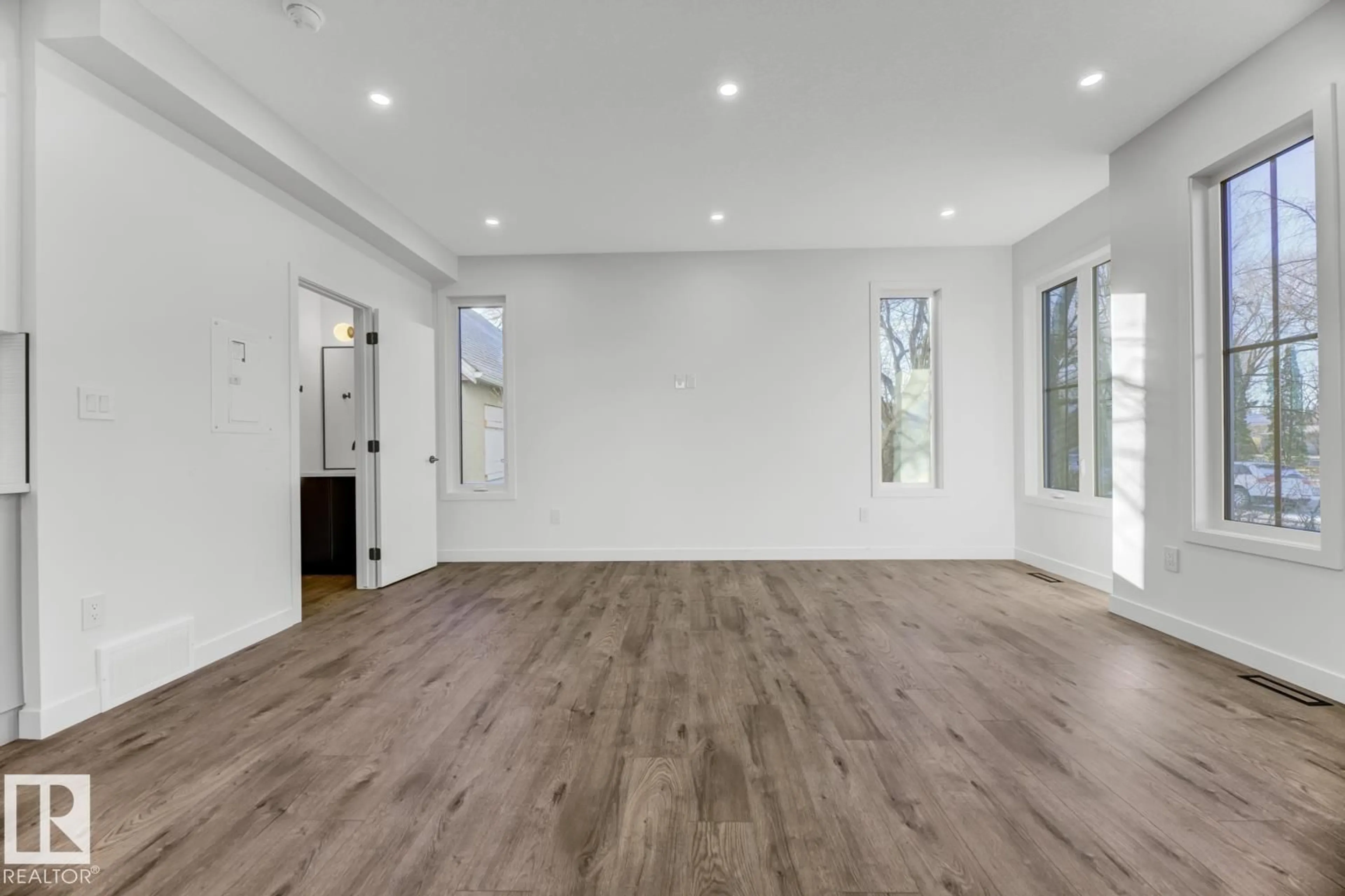 Indoor entryway for NW - 11711 129 ST, Edmonton Alberta T5M0Y8